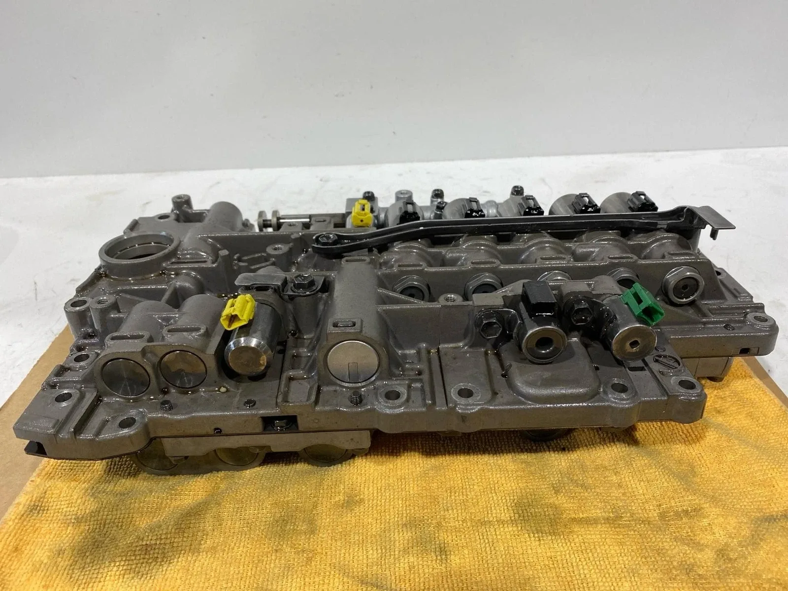 2015 Audi Q7 Volkswagen Touareg Transmission Valve Body C8325039 92K Miles (TL) image 3