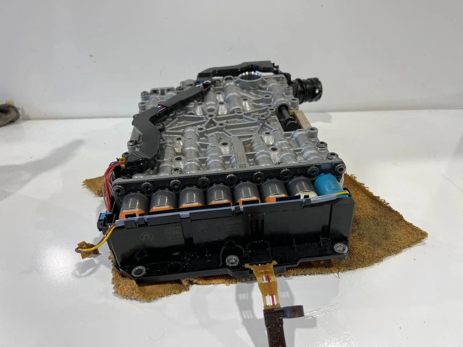 2010-2014 Audi Q5 Transmission Valve Body / Mechatronic 8R0927158Q image 2