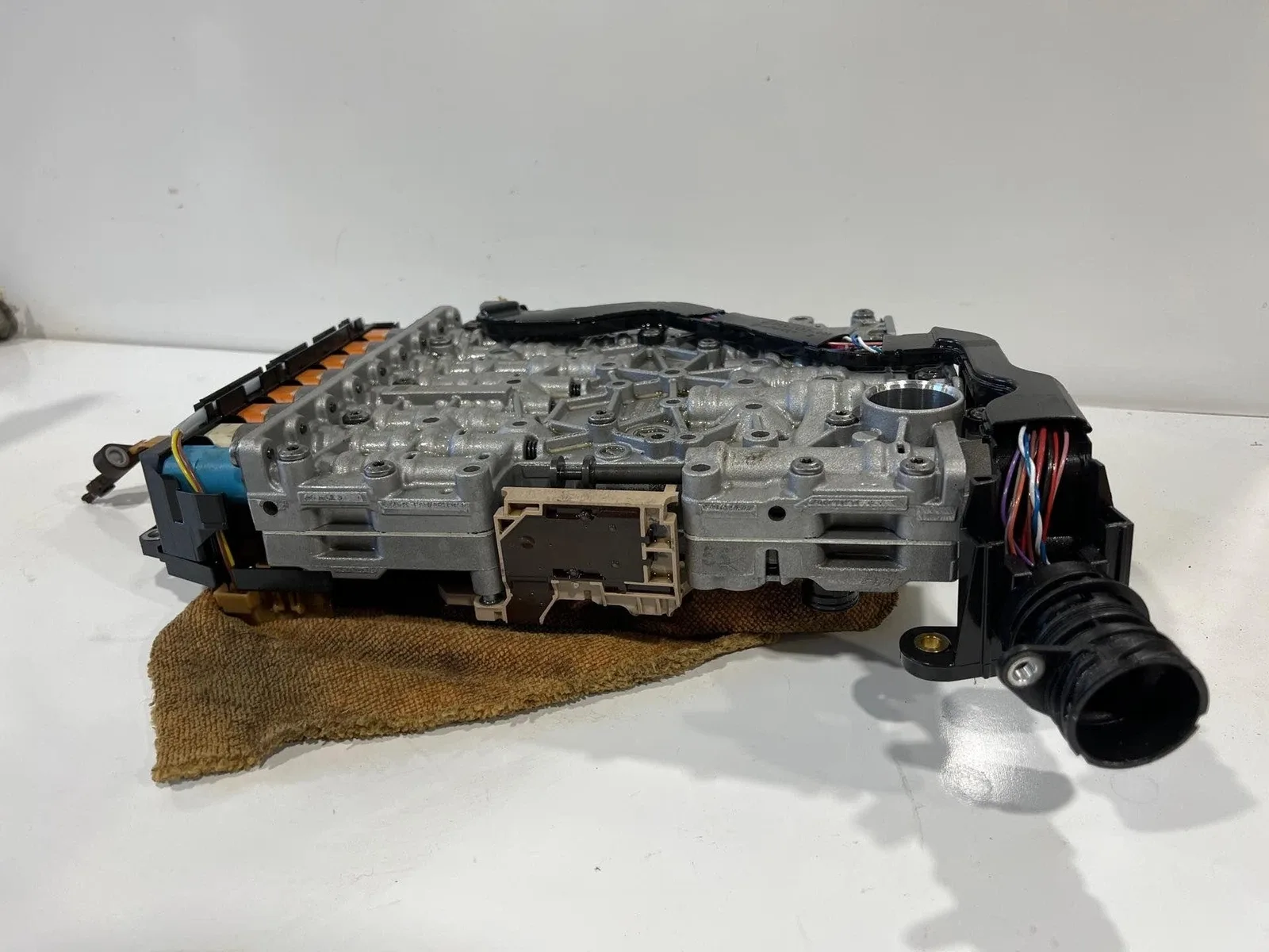 2010-2014 Audi Q5 Transmission Valve Body / Mechatronic 8R0927158Q image 3
