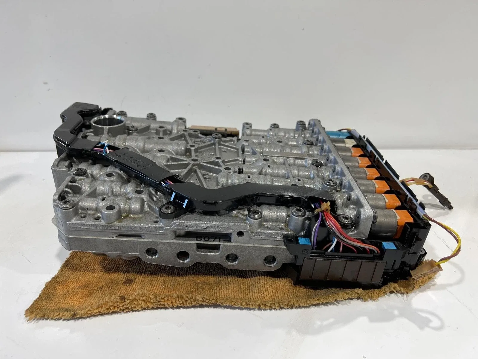 2010-2014 Audi Q5 Transmission Valve Body / Mechatronic 8R0927158Q
