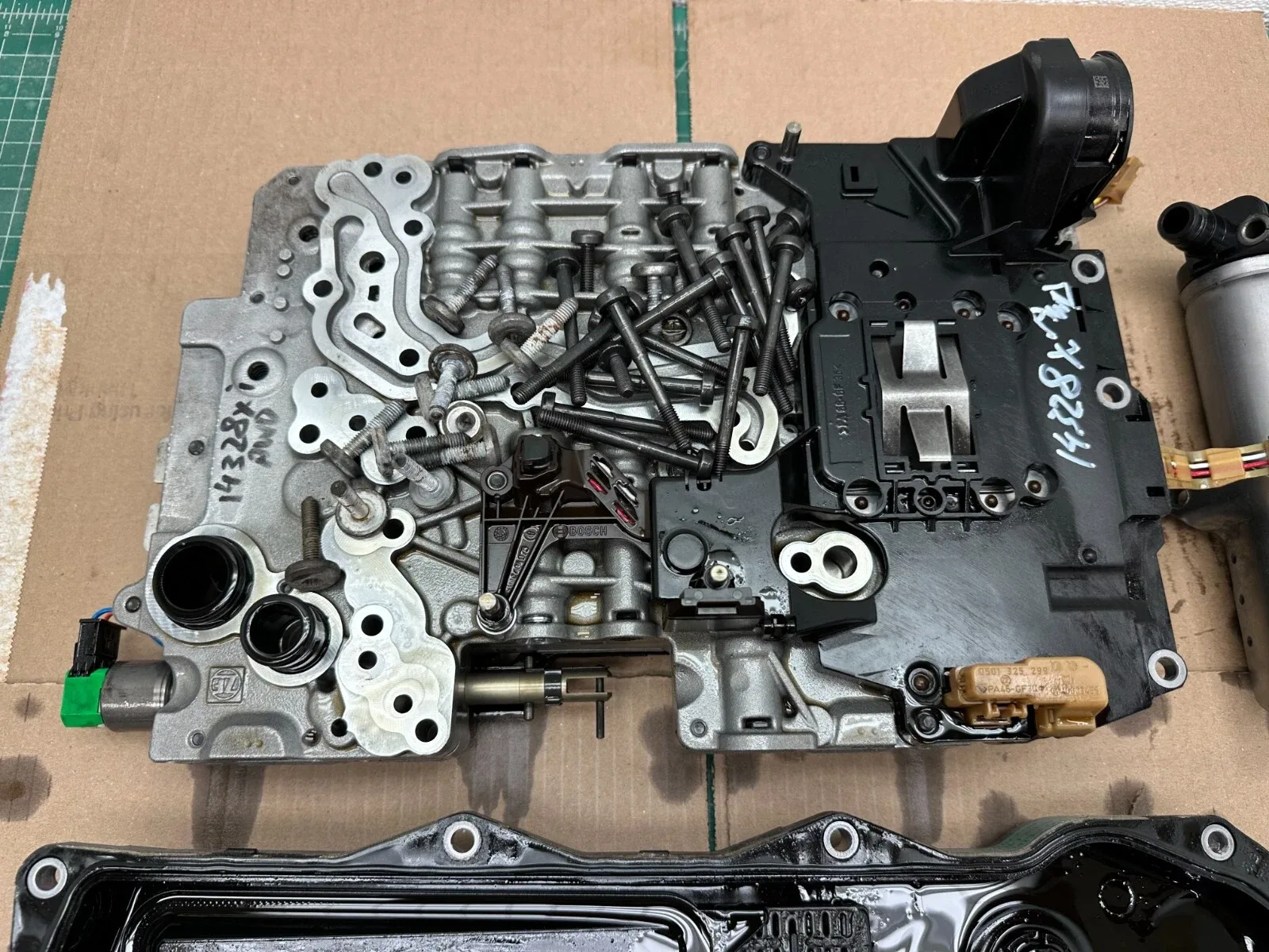 2014 BMW 328i xDrive 8HP-45x AUTOMATIC TRANSMISSION CONDUCTOR PLATE VALVE BODY image 2