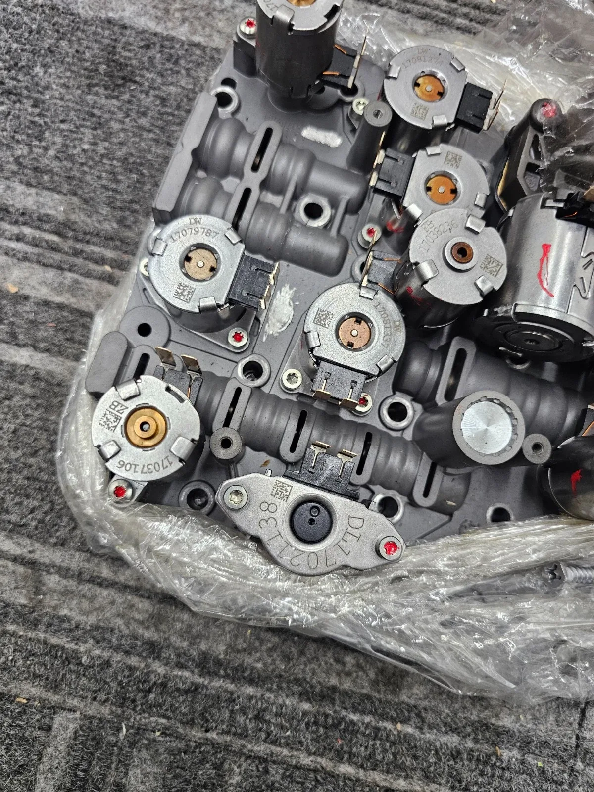 6-Speed Mechatronic Transmission Valve Body DL17021138 image 2