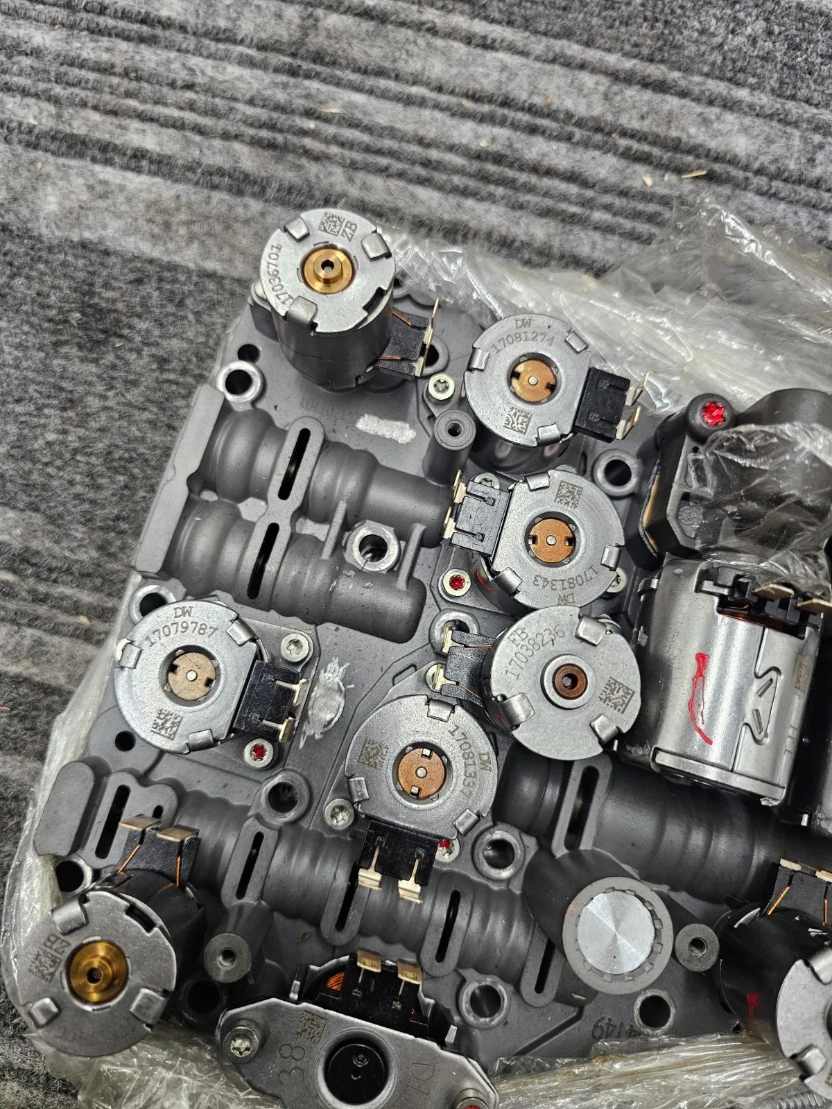 6-Speed Mechatronic Transmission Valve Body DL17021138 image 3