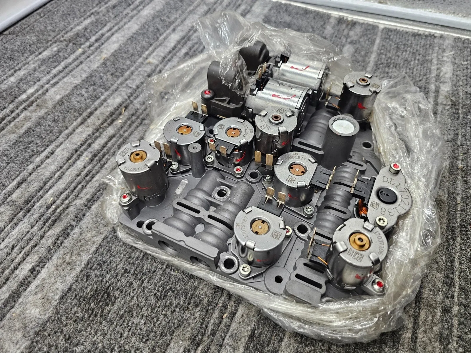 6-Speed Mechatronic Transmission Valve Body DL17021138 image 4