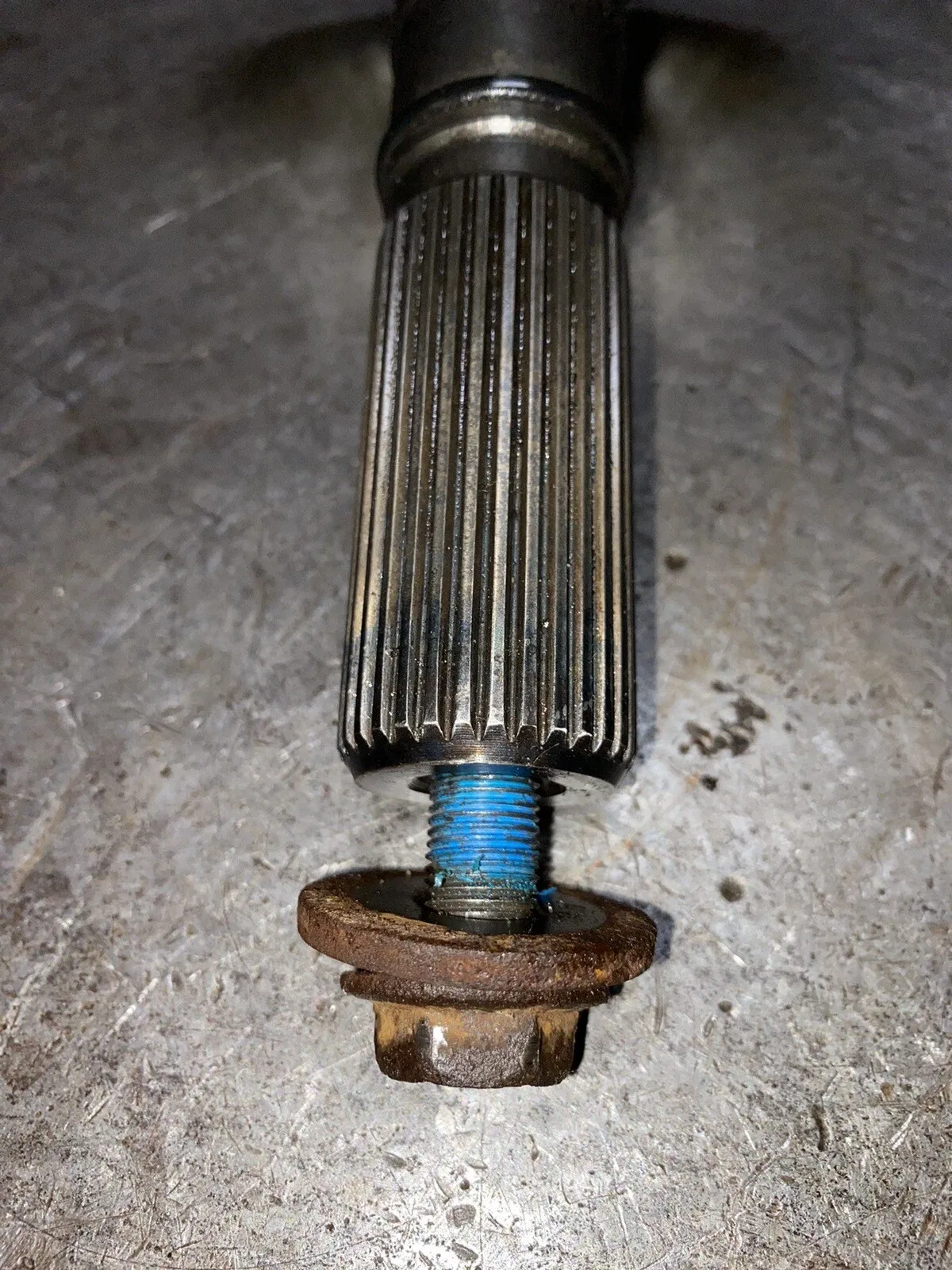 Chevy/GM 4L80E threaded output shaft w lube hole for E-brake assembly image 3