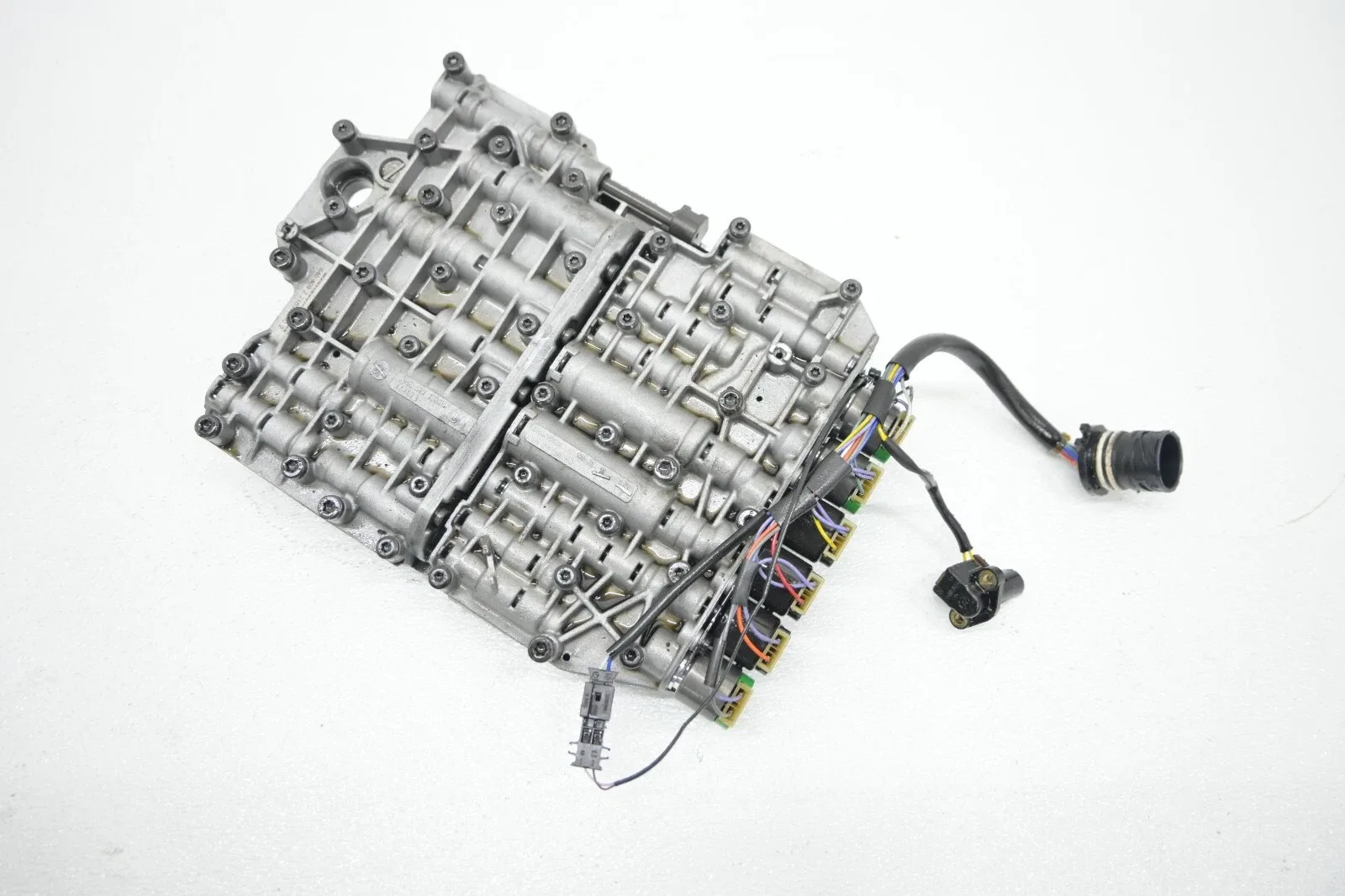 2000-2006 BMW E46 3 Series Automatic Transmission Valve Body Switch Unit 24307521362 image 2