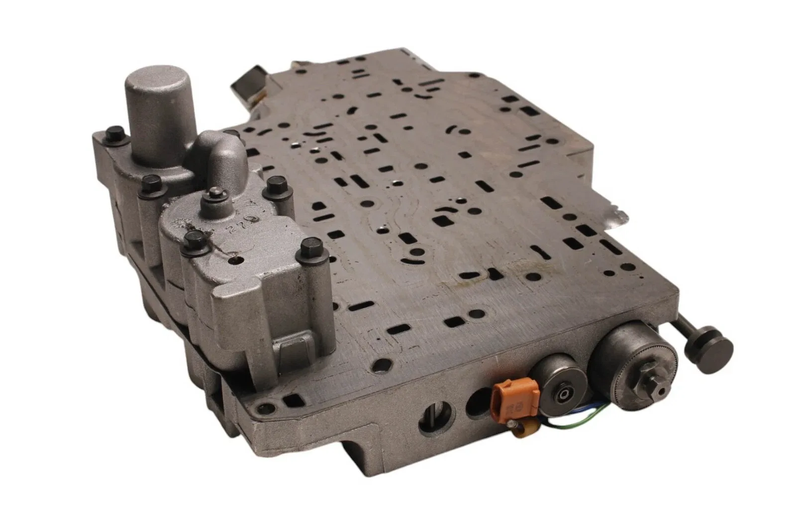 34740D - 4L80E 4L85E, VALVE BODY, 4 SOLENOID, SCREW IN SENSOR, CAST: 8676811 image 3