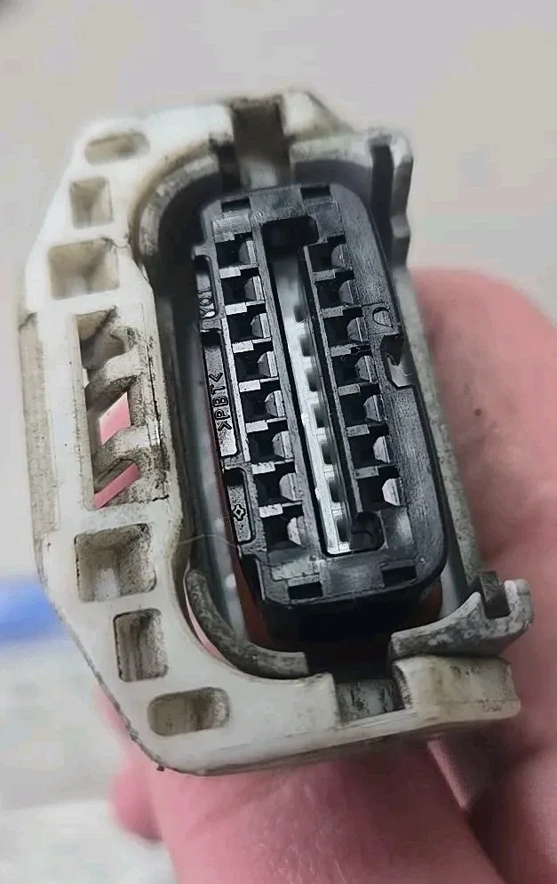 2006 Suzuki Grand Vitara Transmission Valve Body Plug 2.7 image 2