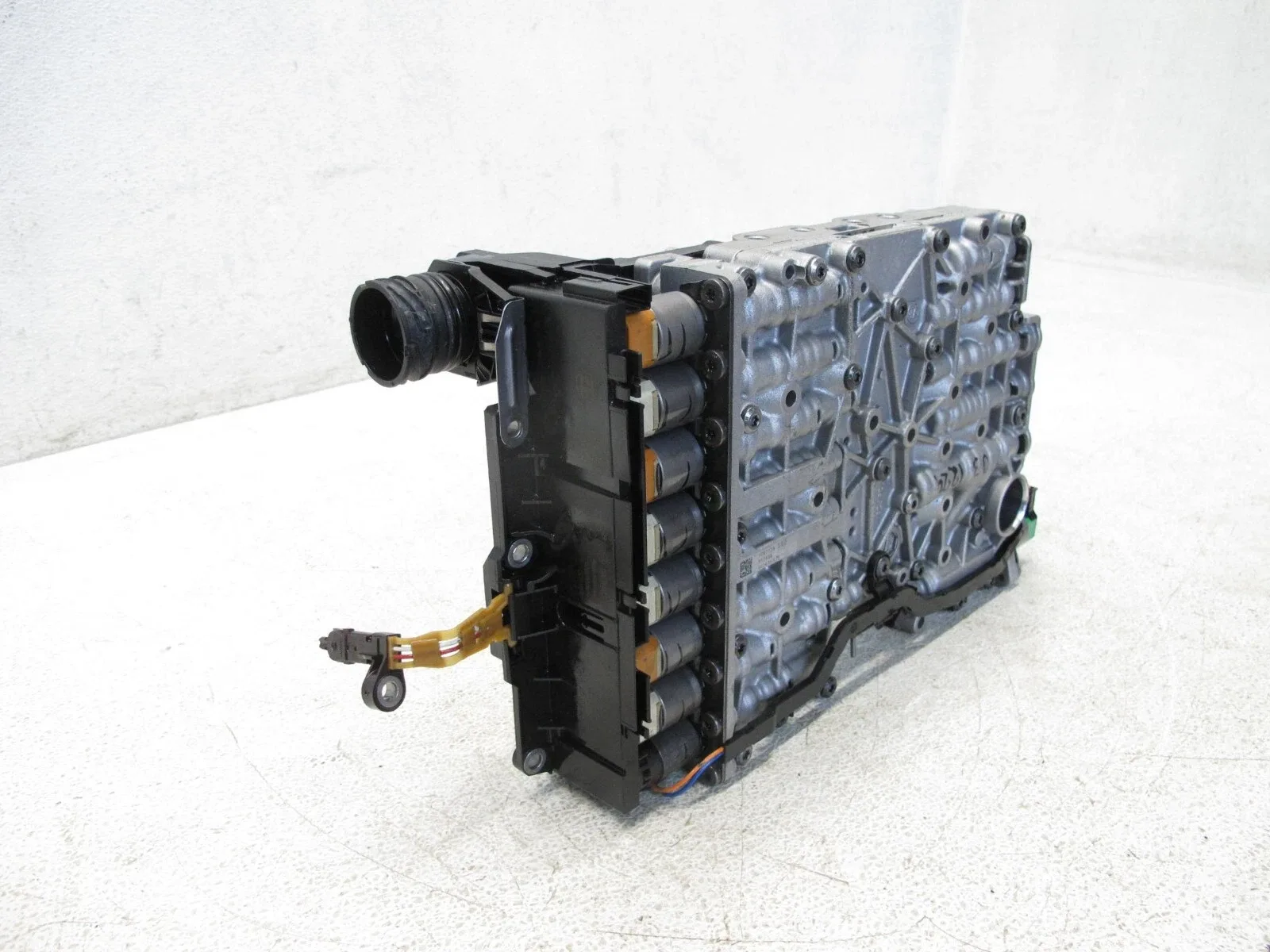 11-12 BMW F10 F07 535i GT AUTOMATIC MECHATRONIC TRANSMISSION VALVE BODY 031224 image 2