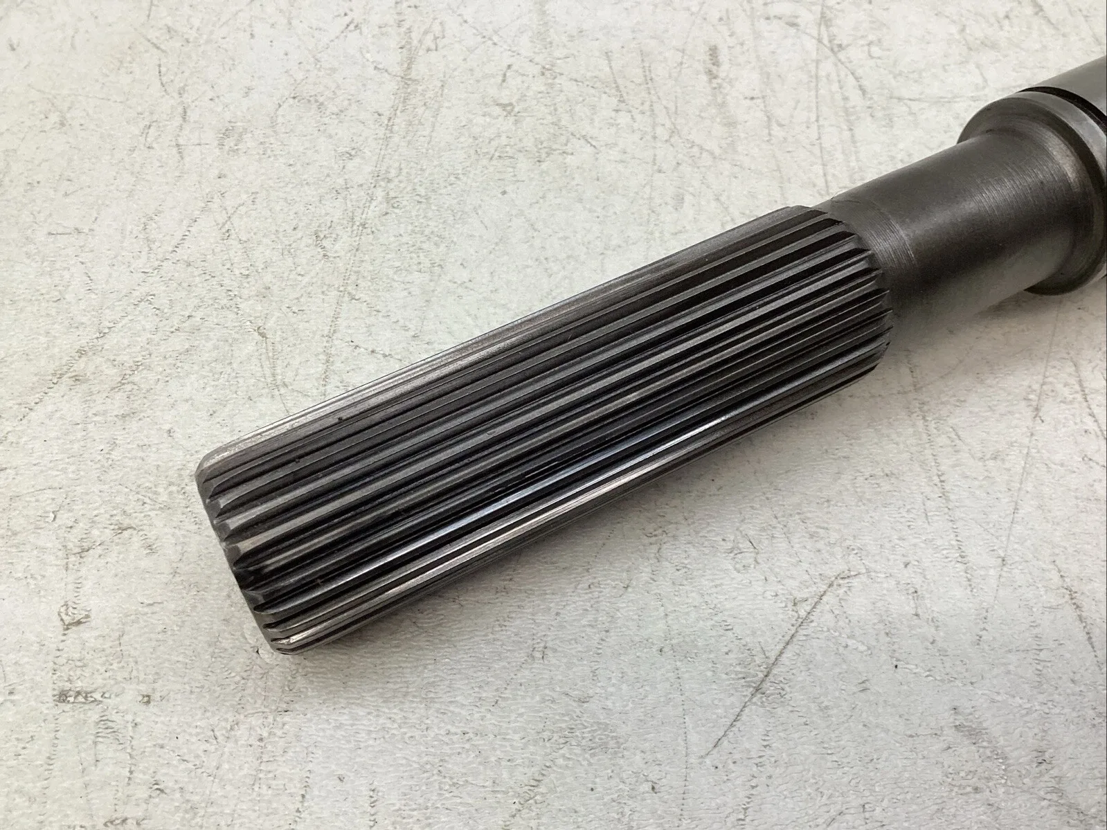 FORD EARLY BRONCO 3.03 MANUAL 3 SPEED TRANSMISSION OUTPUT SHAFT, 28/32 SPLINE. image 3