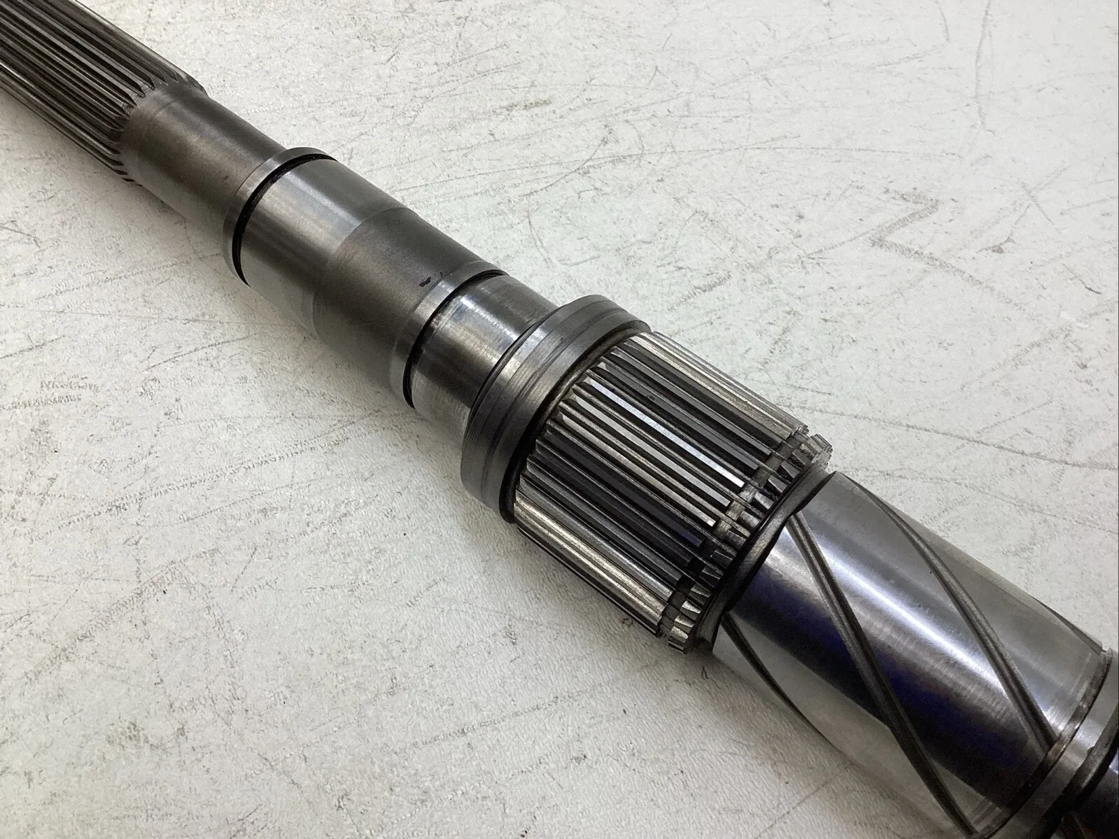 FORD EARLY BRONCO 3.03 MANUAL 3 SPEED TRANSMISSION OUTPUT SHAFT, 28/32 SPLINE. image 4