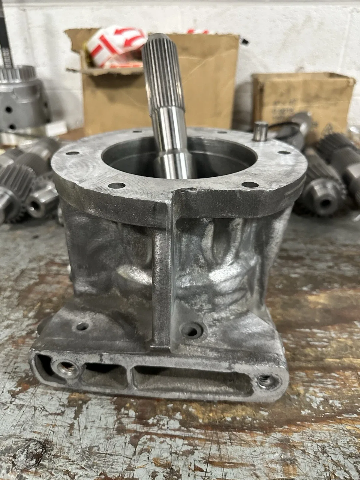 4R75W EXTENSION HOUSING AND OUTPUT SHAFT SET