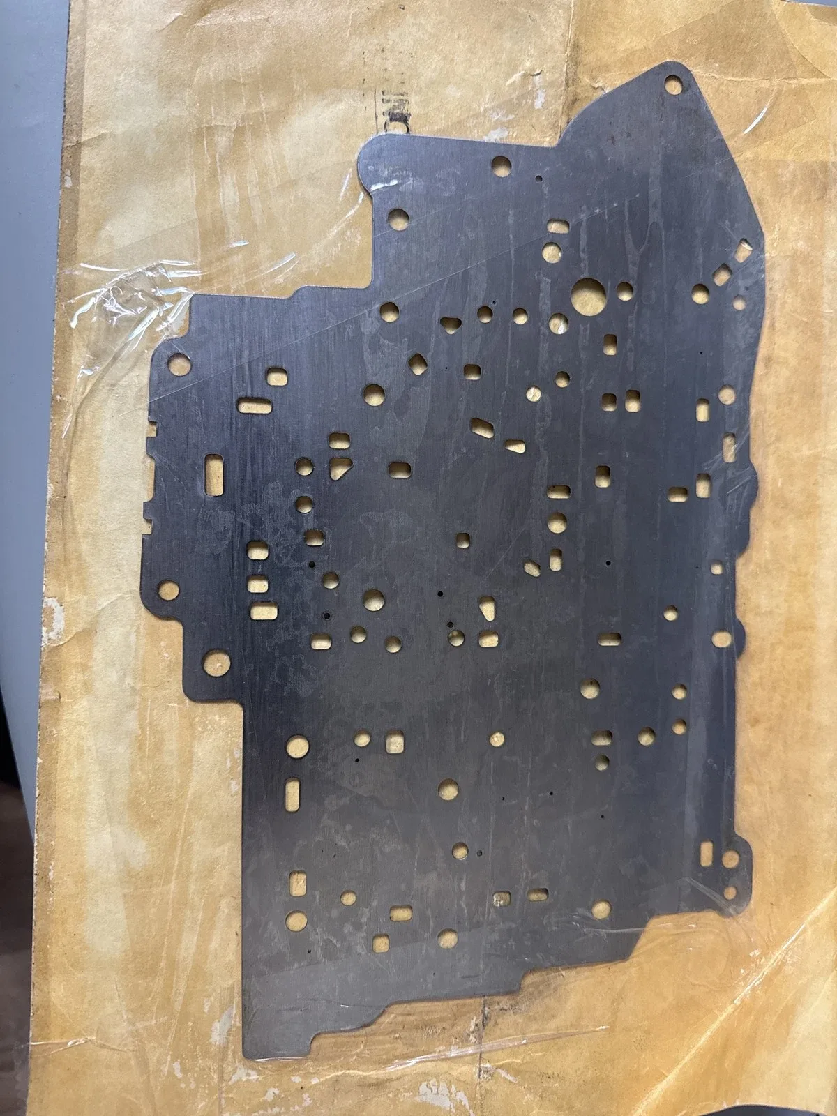 1982-1983 Cadillac 200-4R Valve Body Plate — Delco 8657010 image 3
