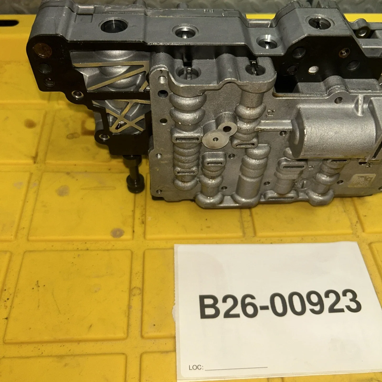 2012 Chevrolet Impala Automatic Transmission Valve Body Channel Plate 24254139 image 3
