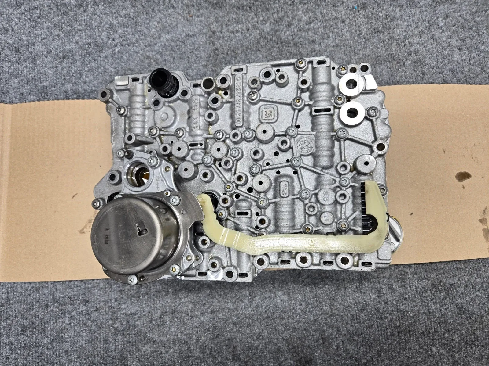 Automatic Transmission Valve Body Mercedes X247 Glb250 oem image 2