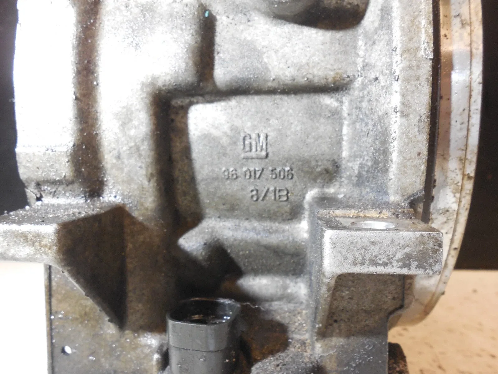 BMW E36 330i 96017506 GM Transmission Overdrive Casing Cover 4L30E Isuzu image 2