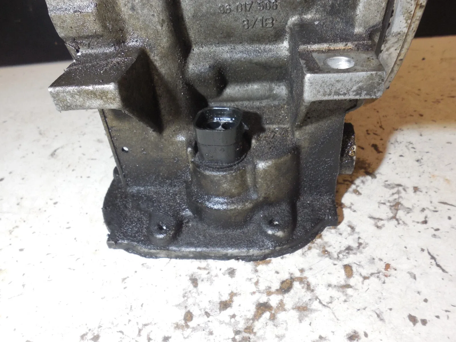 BMW E36 330i 96017506 GM Transmission Overdrive Casing Cover 4L30E Isuzu image 3