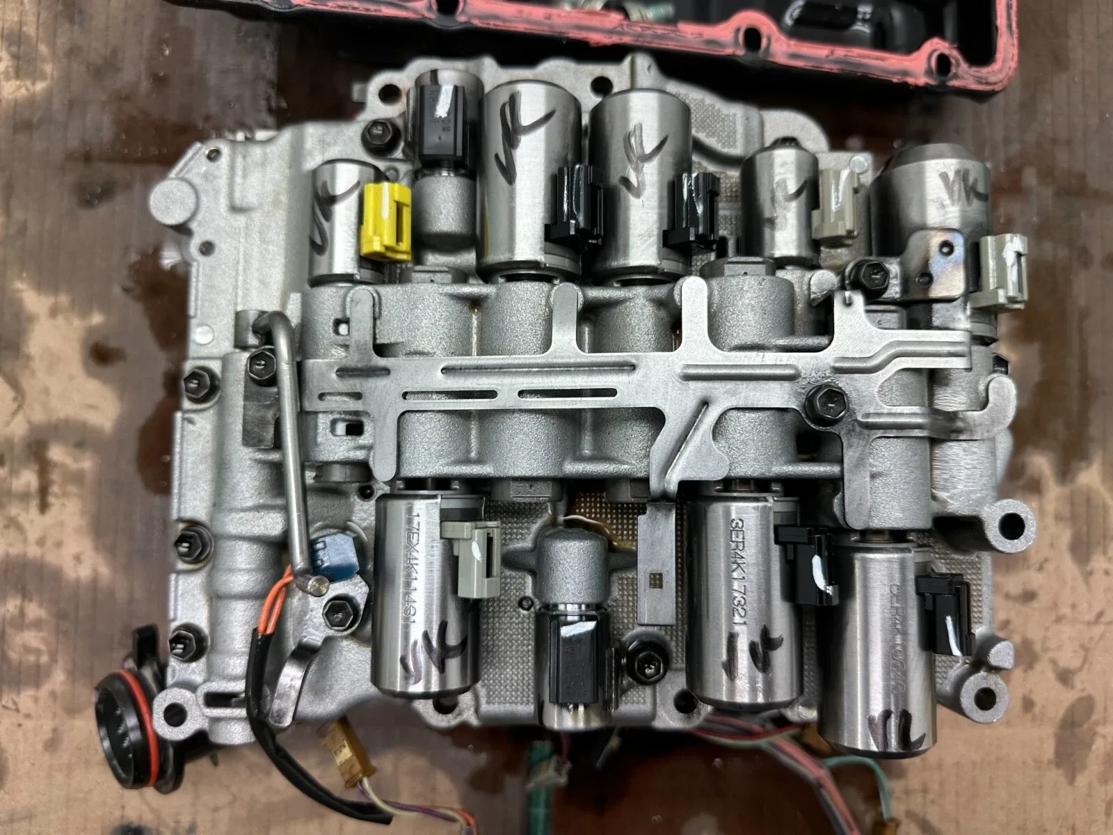 15-18 Volvo S60 P1283176 AUTOMATIC TRANSMISSION CONDUCTOR PLATE VALVE BODY OEM image 2