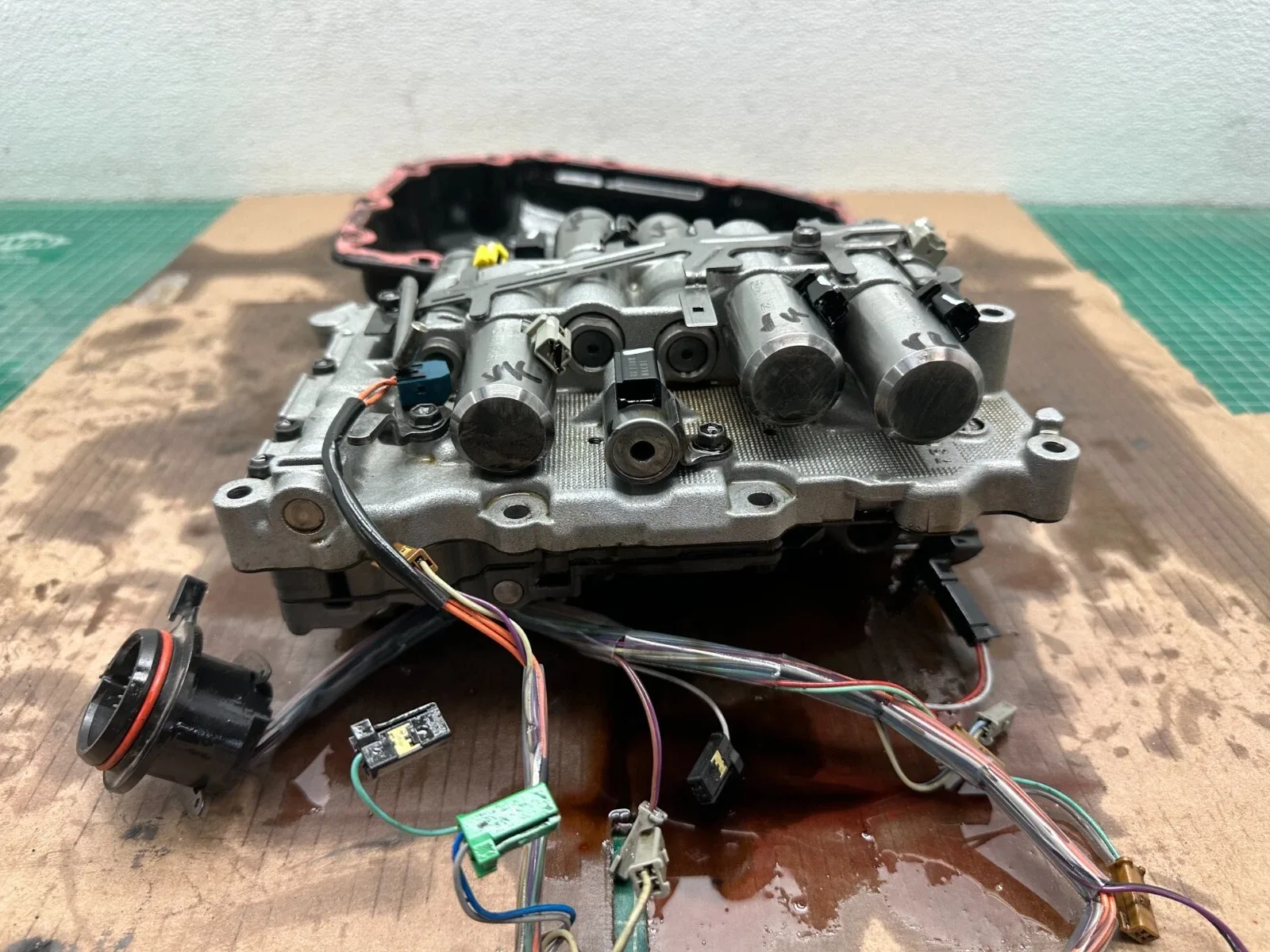 15-18 Volvo S60 P1283176 AUTOMATIC TRANSMISSION CONDUCTOR PLATE VALVE BODY OEM image 3
