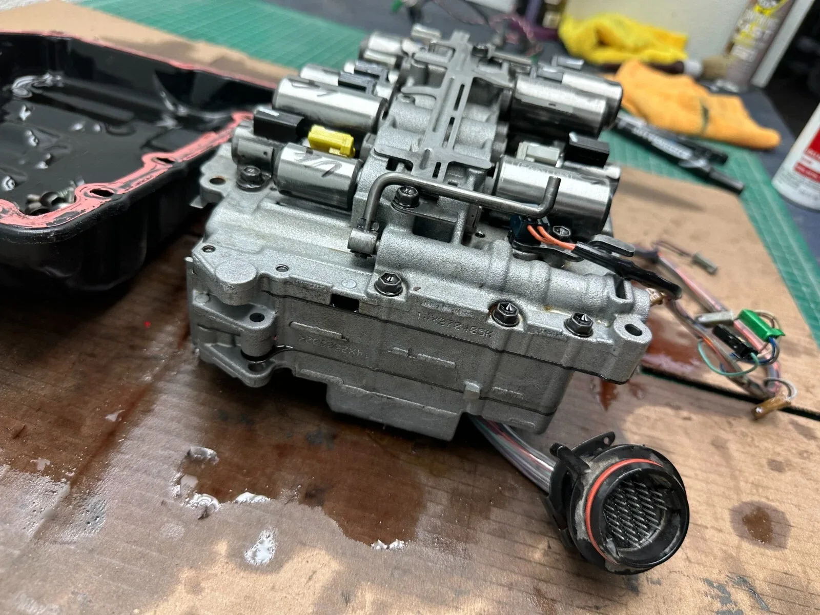 15-18 Volvo S60 P1283176 AUTOMATIC TRANSMISSION CONDUCTOR PLATE VALVE BODY OEM image 4
