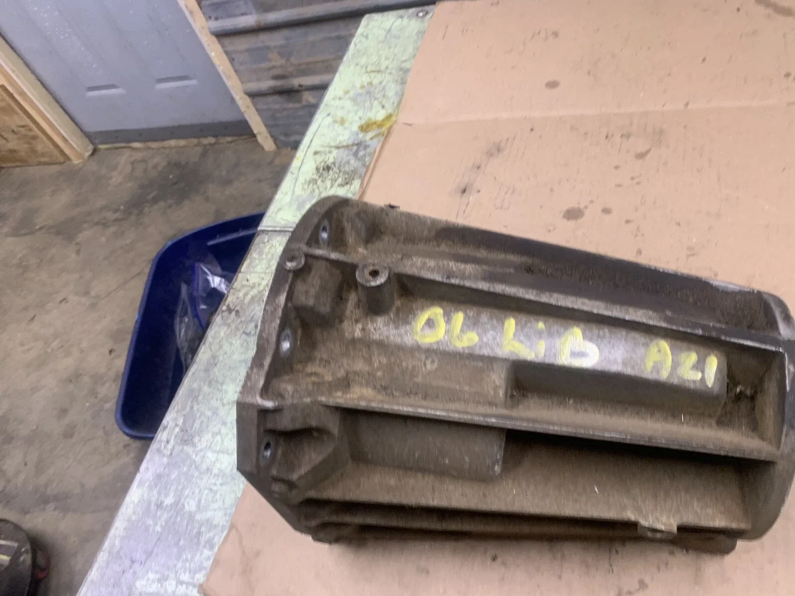 2006 LIBERTY 2 Wheel Drive  42RLE Tail Housing image 2