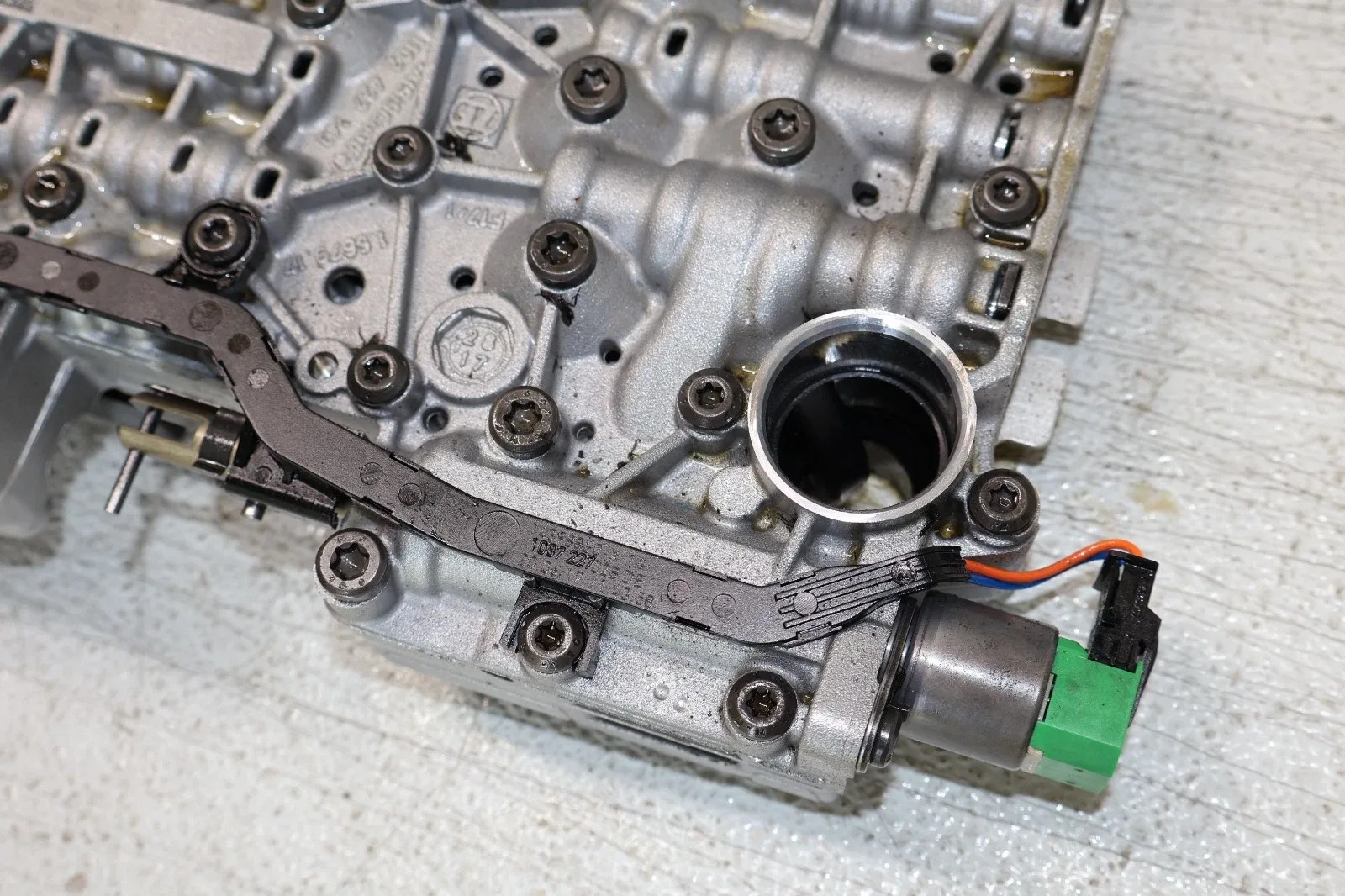 2017-2023 Alfa Romeo Stelvio Mechatronic Transmission Valve Body with Oil Pump image 3