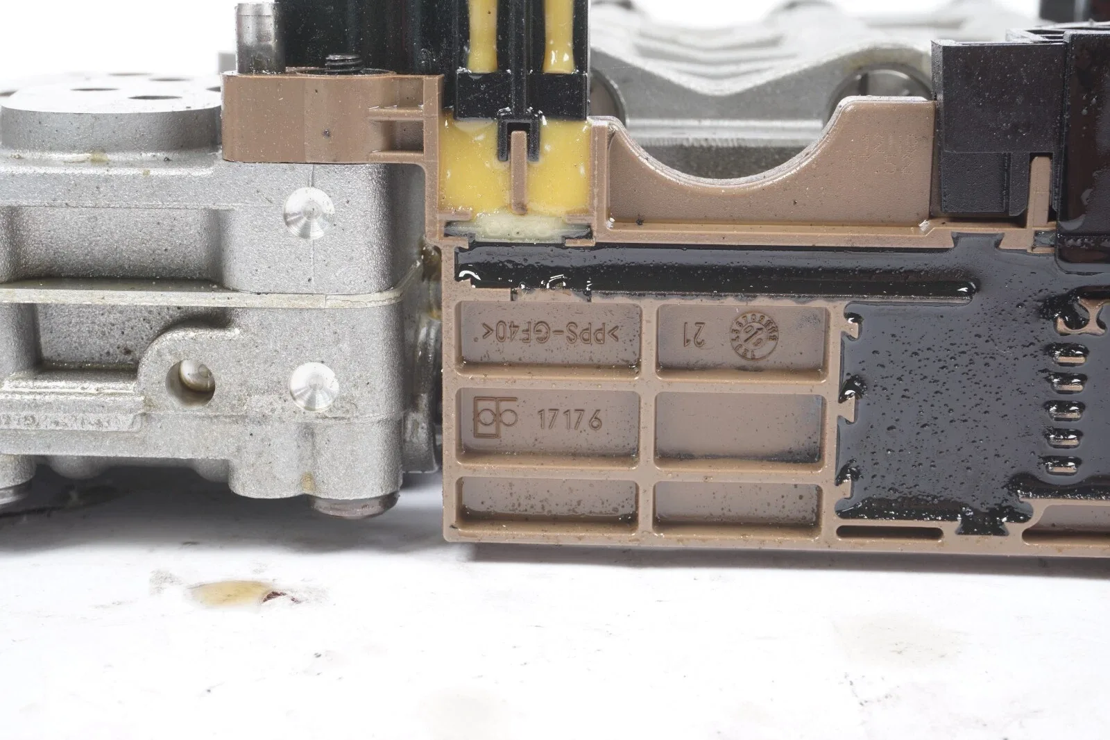 2010-2011 Audi A6 3.0L AWD Mechatronic Transmission MCC Valve Body OEM 1068427181 image 4