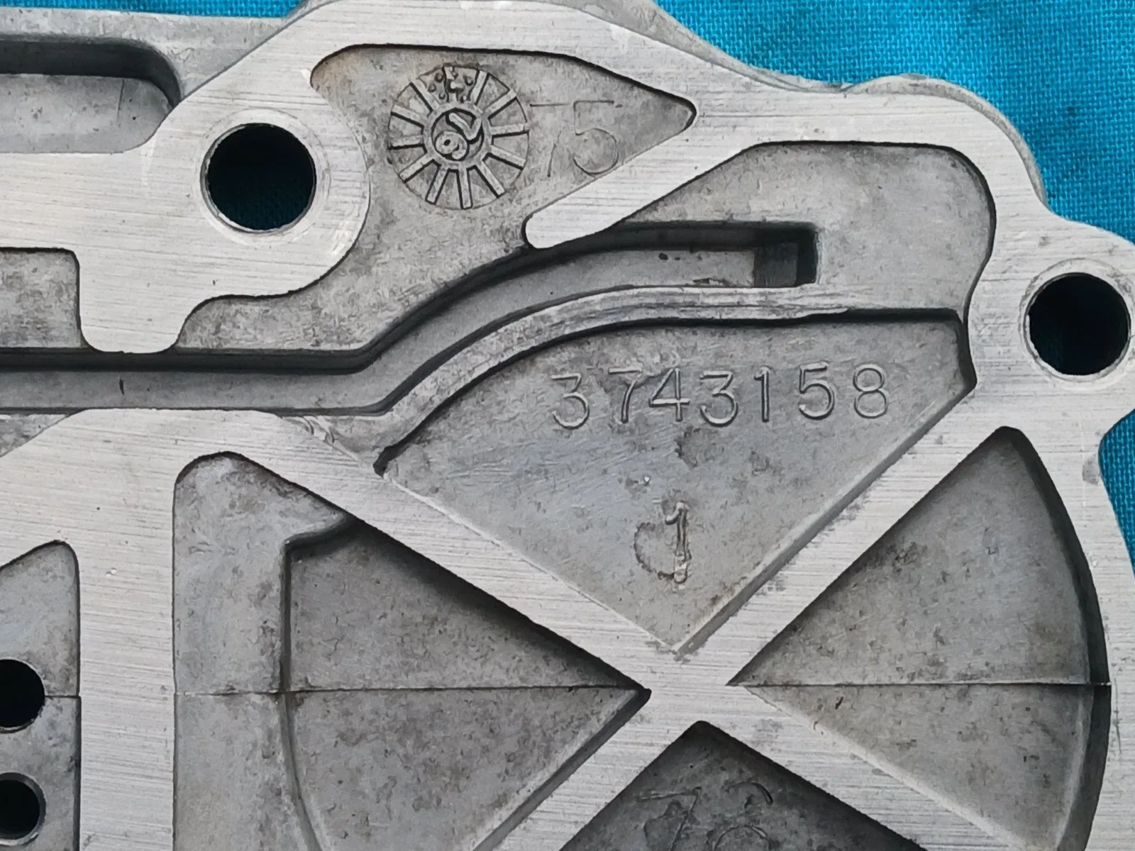 MoPaR 727 Transmission Valve Body (1975/76 BIG BLOCK bare bottom half) image 3