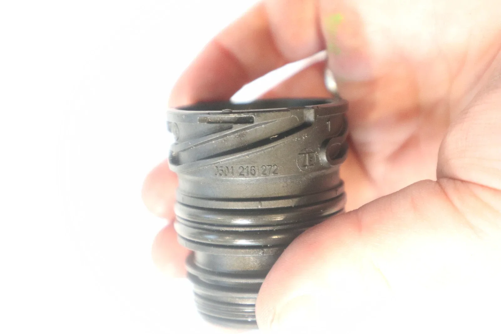08 BMW 650i transmission valve body mechatronic socket adapter housing 561541 image 4