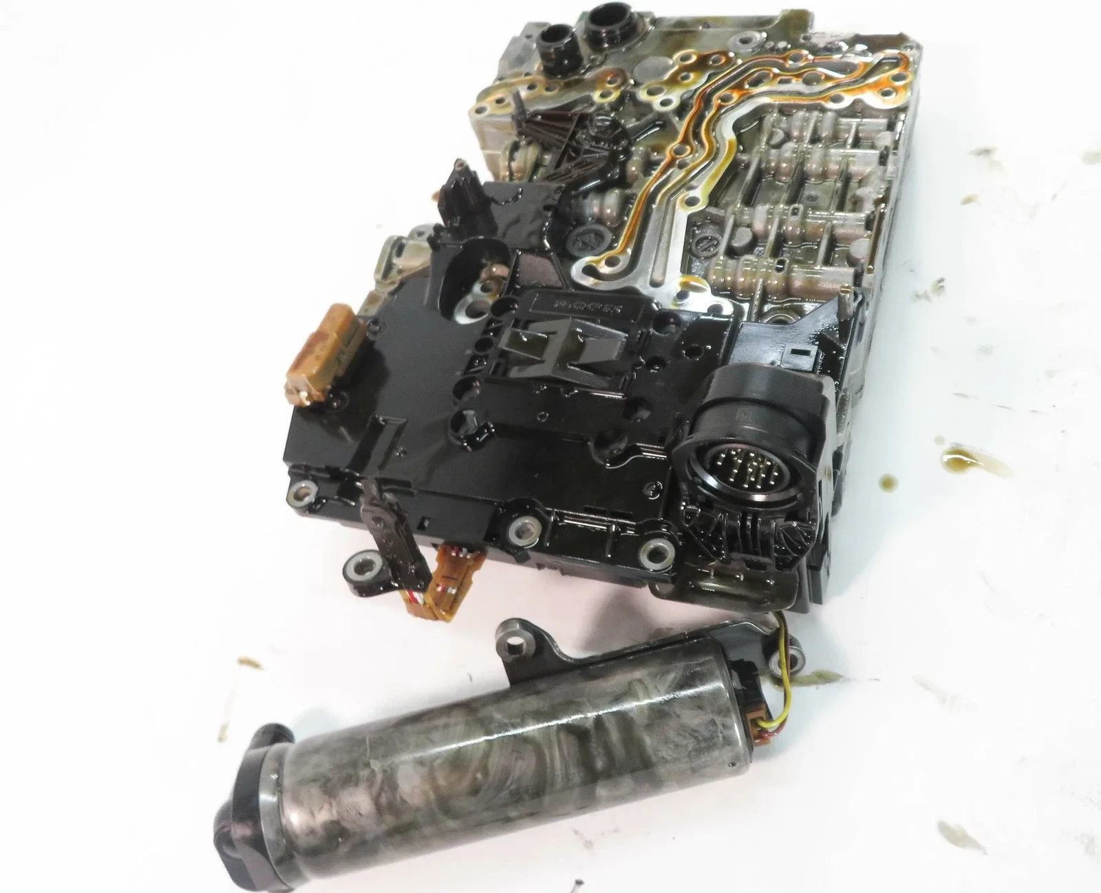 2014 BMW 740i (F01 F02) RWD - 8HP-45 A/T AUTOMATIC TRANSMISSION VALVE BODY image 4