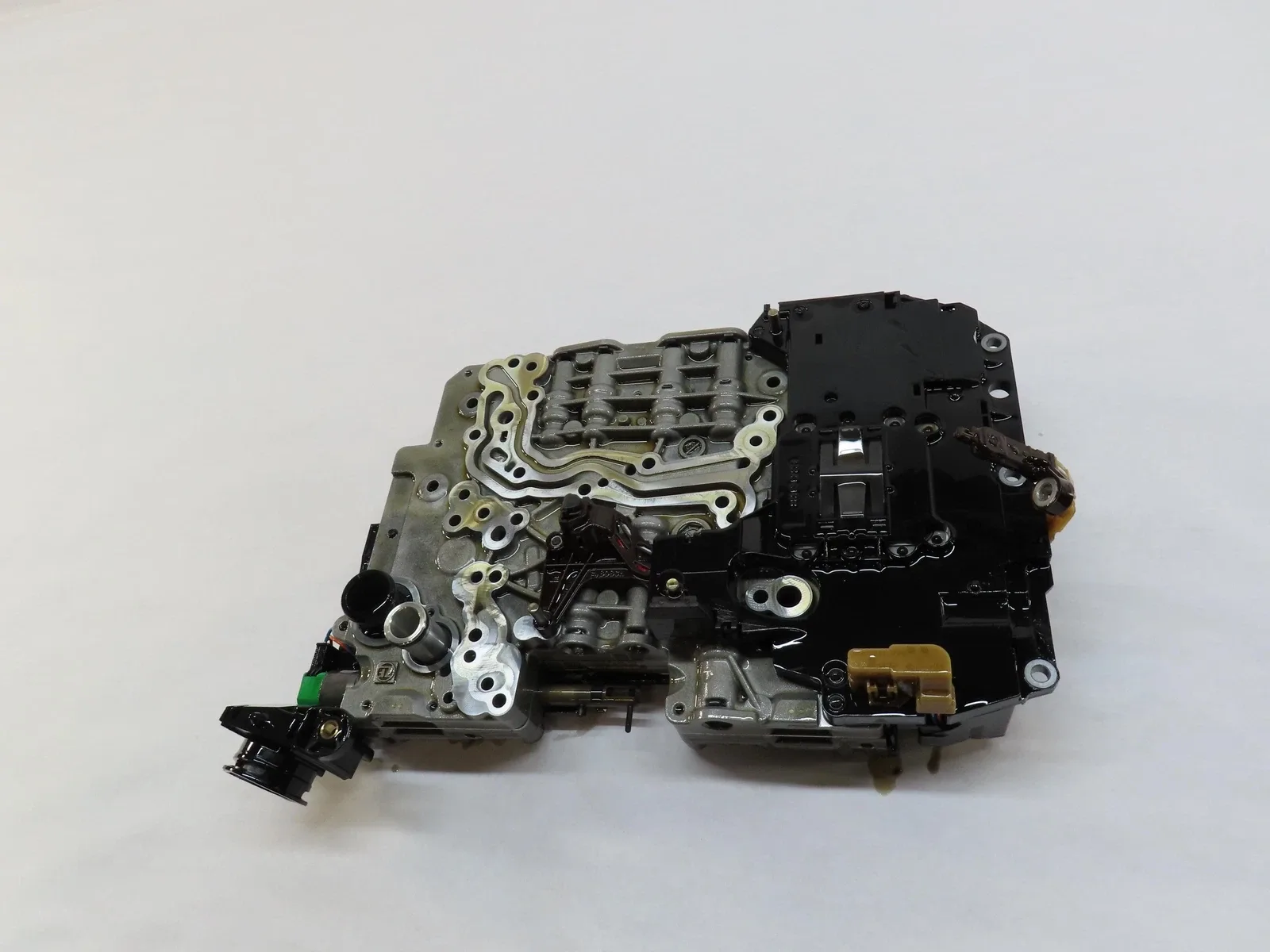 2011 AUDI A8 (D4 4H) 4.2L - MNX / MXR 8 SPEED AUTOMATIC TRANSMISSION VALVE BODY image 2