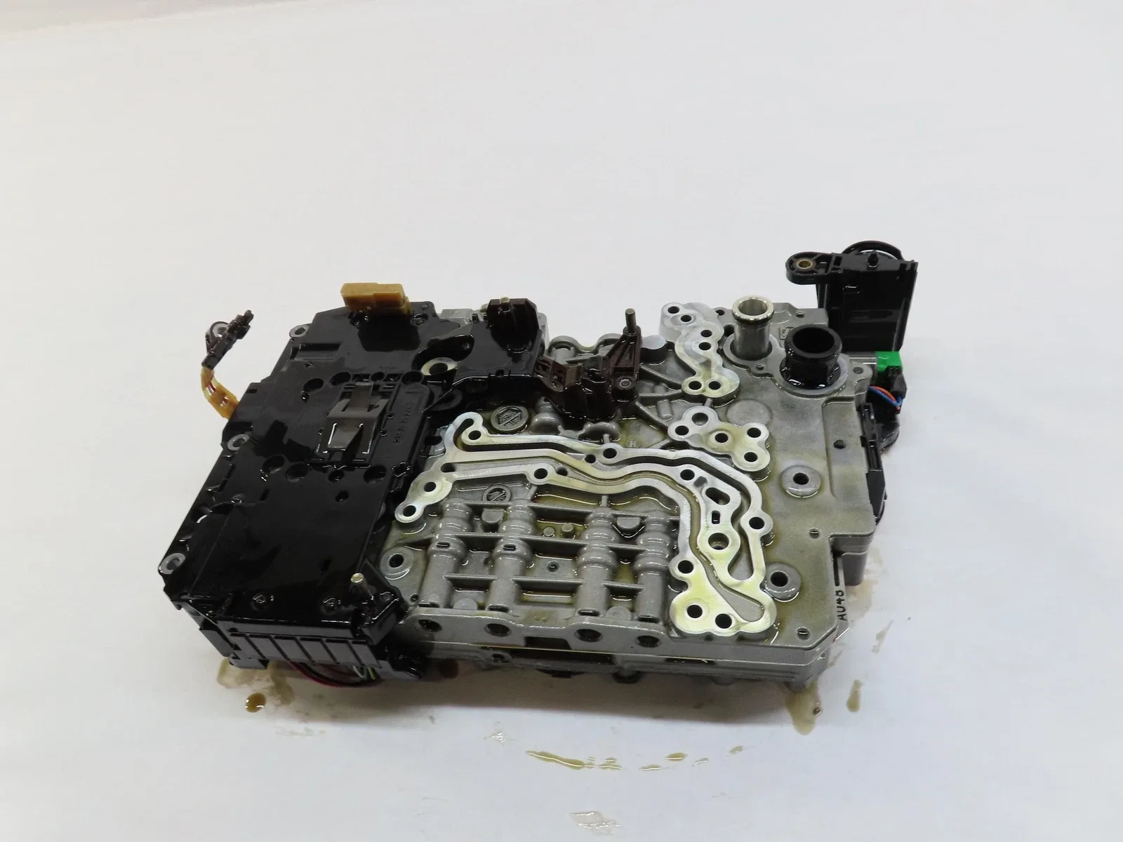 2011 AUDI A8 (D4 4H) 4.2L - MNX / MXR 8 SPEED AUTOMATIC TRANSMISSION VALVE BODY image 3