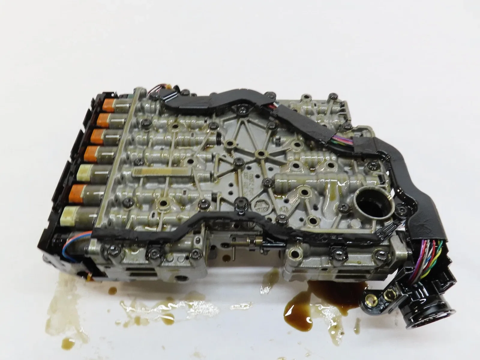 2011 AUDI A8 (D4 4H) 4.2L - MNX / MXR 8 SPEED AUTOMATIC TRANSMISSION VALVE BODY image 4