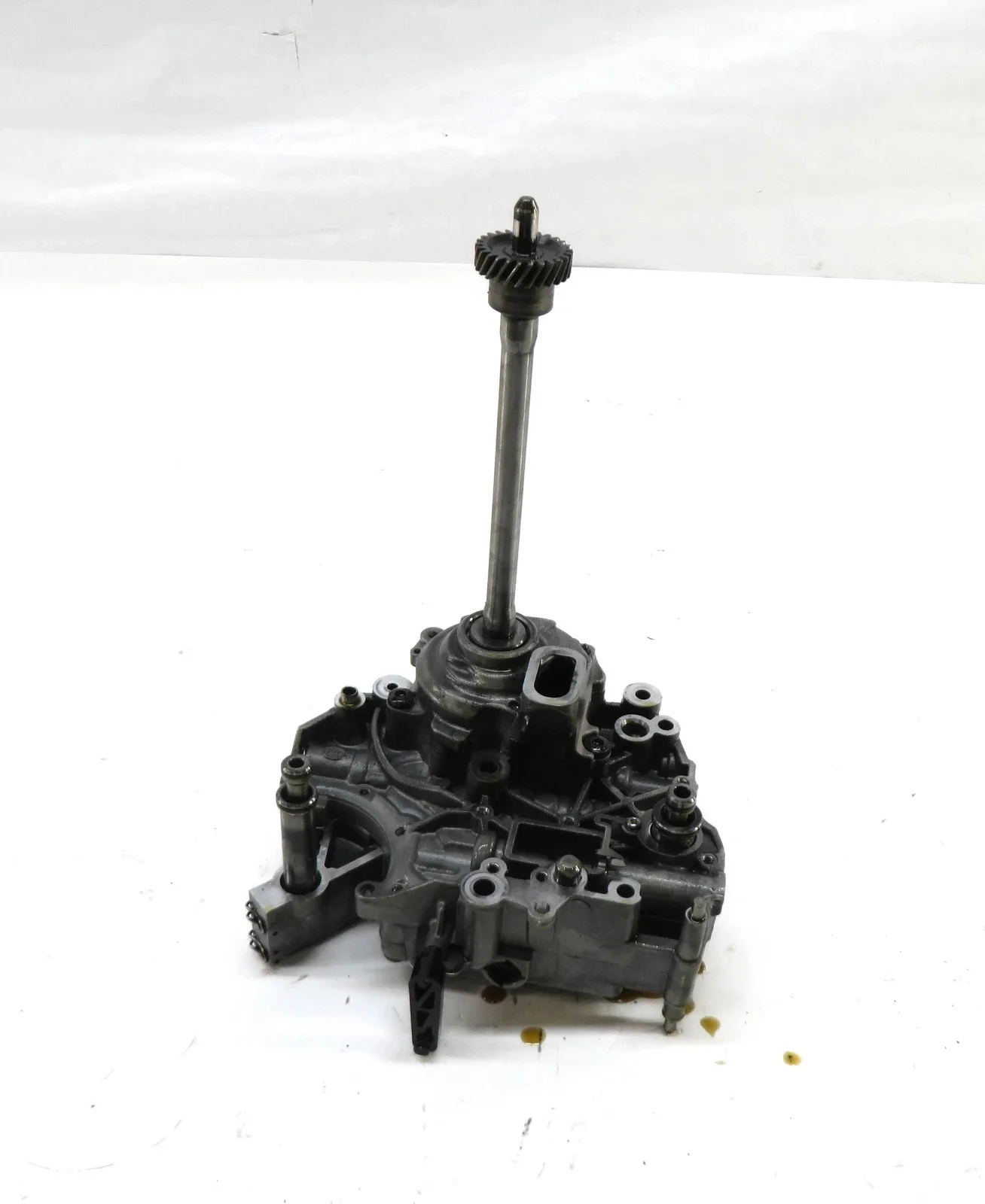 2010-2014 AUDI A5 (B8 8T) (LKV / MVC) 2.0T CVT TRANSMISSION VALVE BODY OIL PUMP image 2