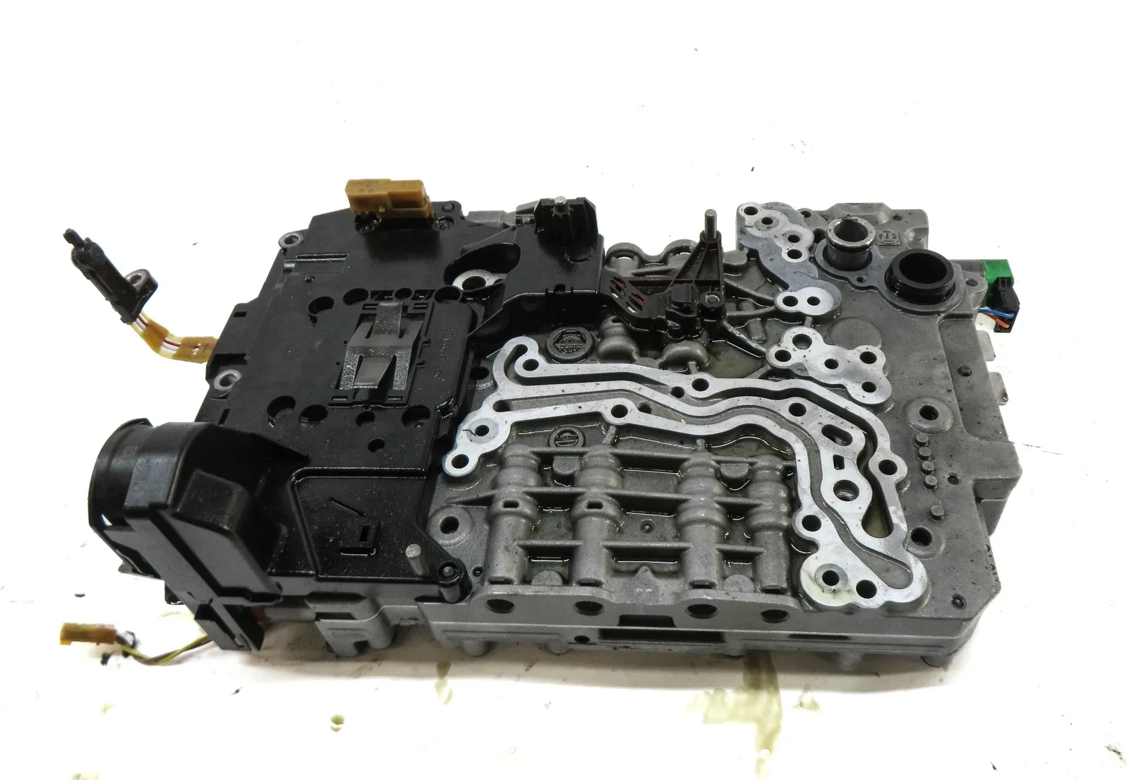 13-19 BMW 550i 650i 750i (F01 F02 F06 F07 F10 F12) AWD TRANSMISSION VALVE BODY image 3