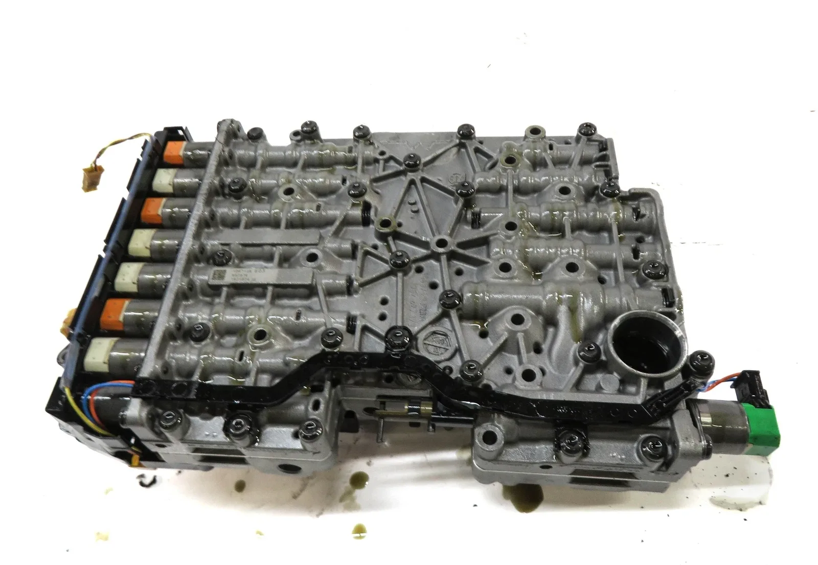 13-19 BMW 550i 650i 750i (F01 F02 F06 F07 F10 F12) AWD TRANSMISSION VALVE BODY image 4