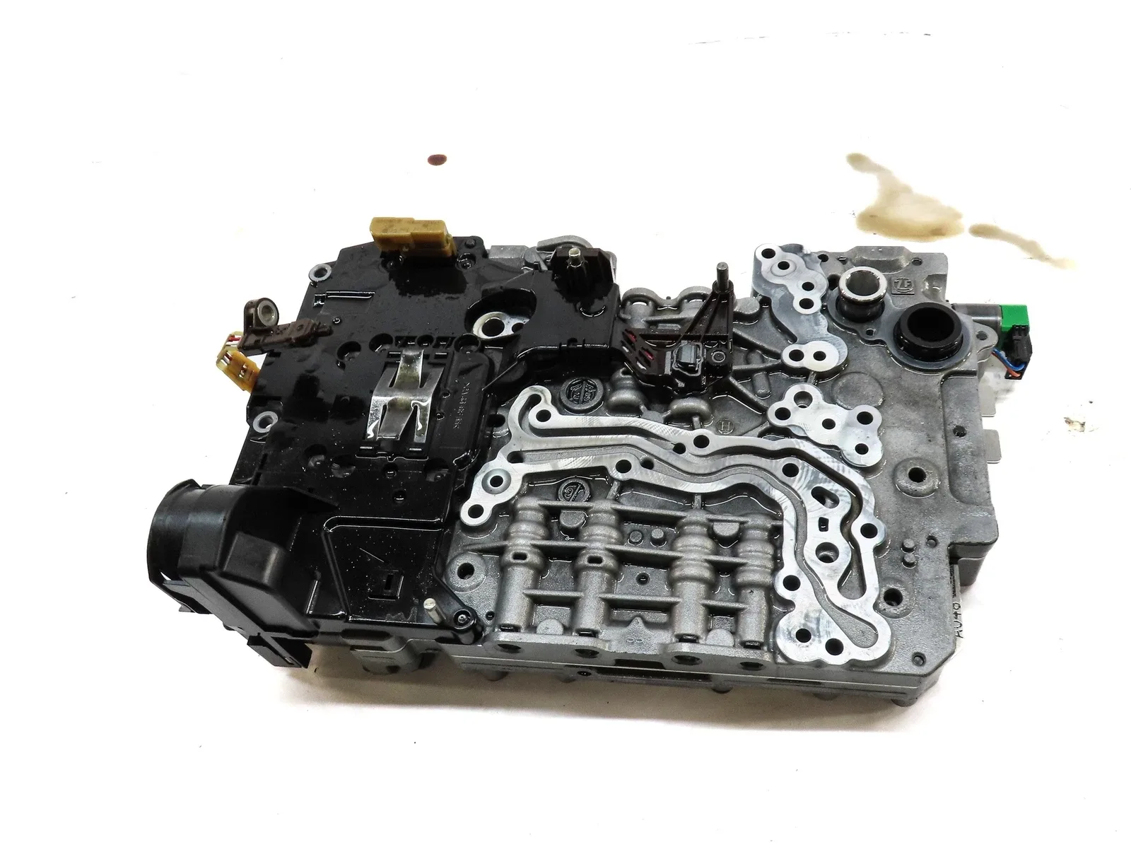 10-11 BMW 535i 535iGT (F07 F10) 3.0L - 8HP-45 AUTOMATIC TRANSMISSION VALVE BODY image 2