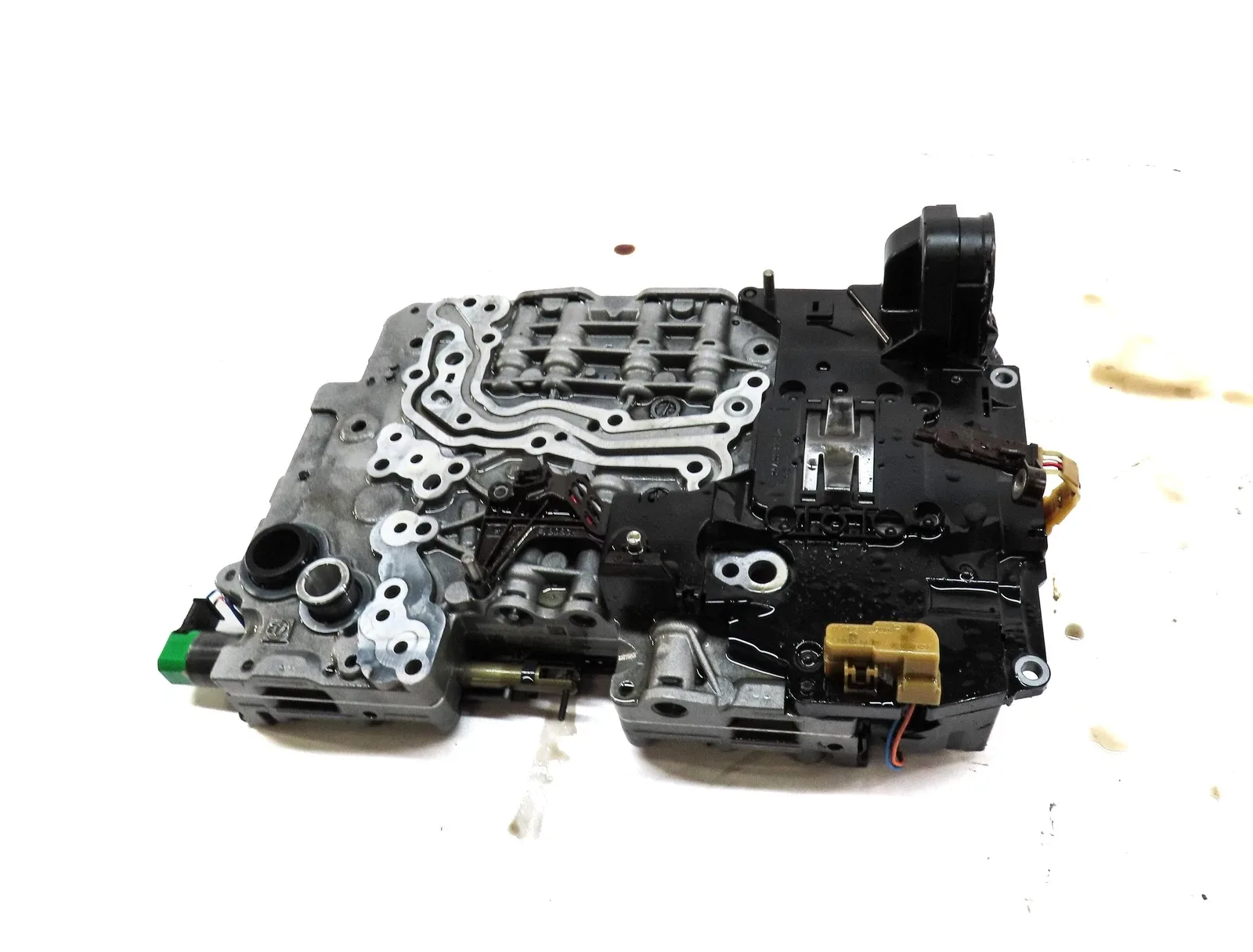 10-11 BMW 535i 535iGT (F07 F10) 3.0L - 8HP-45 AUTOMATIC TRANSMISSION VALVE BODY image 3