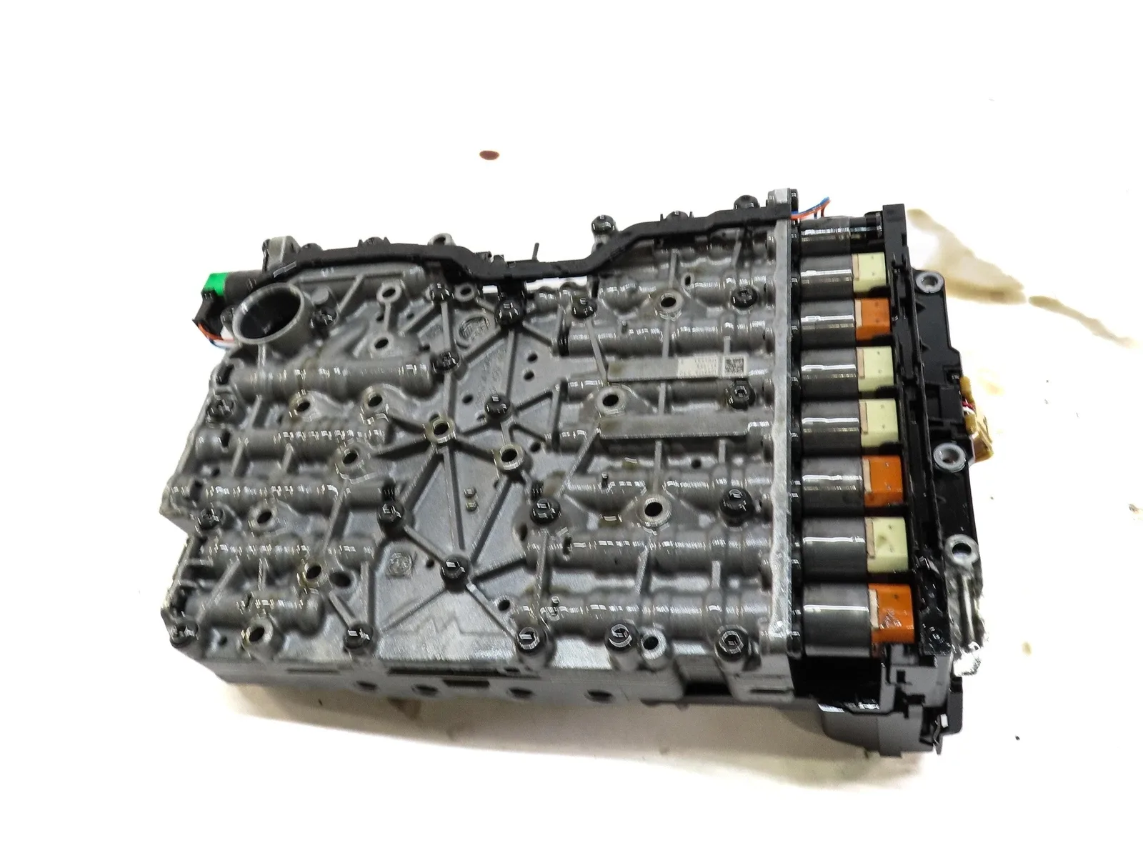 10-11 BMW 535i 535iGT (F07 F10) 3.0L - 8HP-45 AUTOMATIC TRANSMISSION VALVE BODY image 4