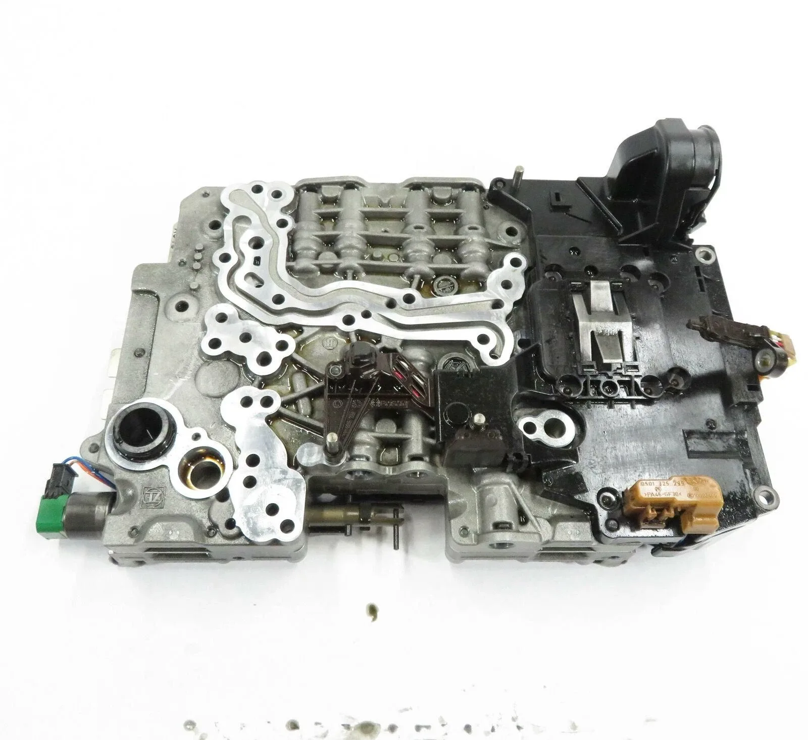 2010-2012 BMW 550i 550iGT (F07 F10) 4.4L N63 8HP-70 A/T TRANSMISSION VALVE BODY image 2