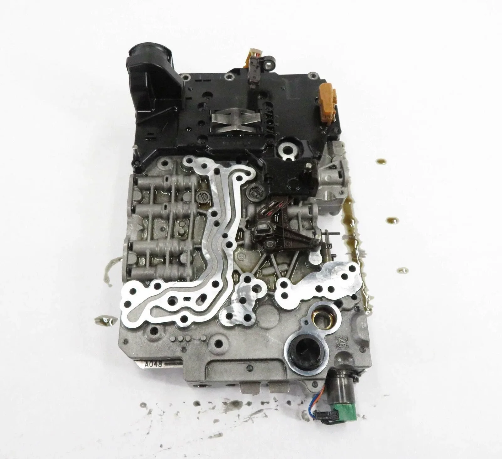 2010-2012 BMW 550i 550iGT (F07 F10) 4.4L N63 8HP-70 A/T TRANSMISSION VALVE BODY image 3