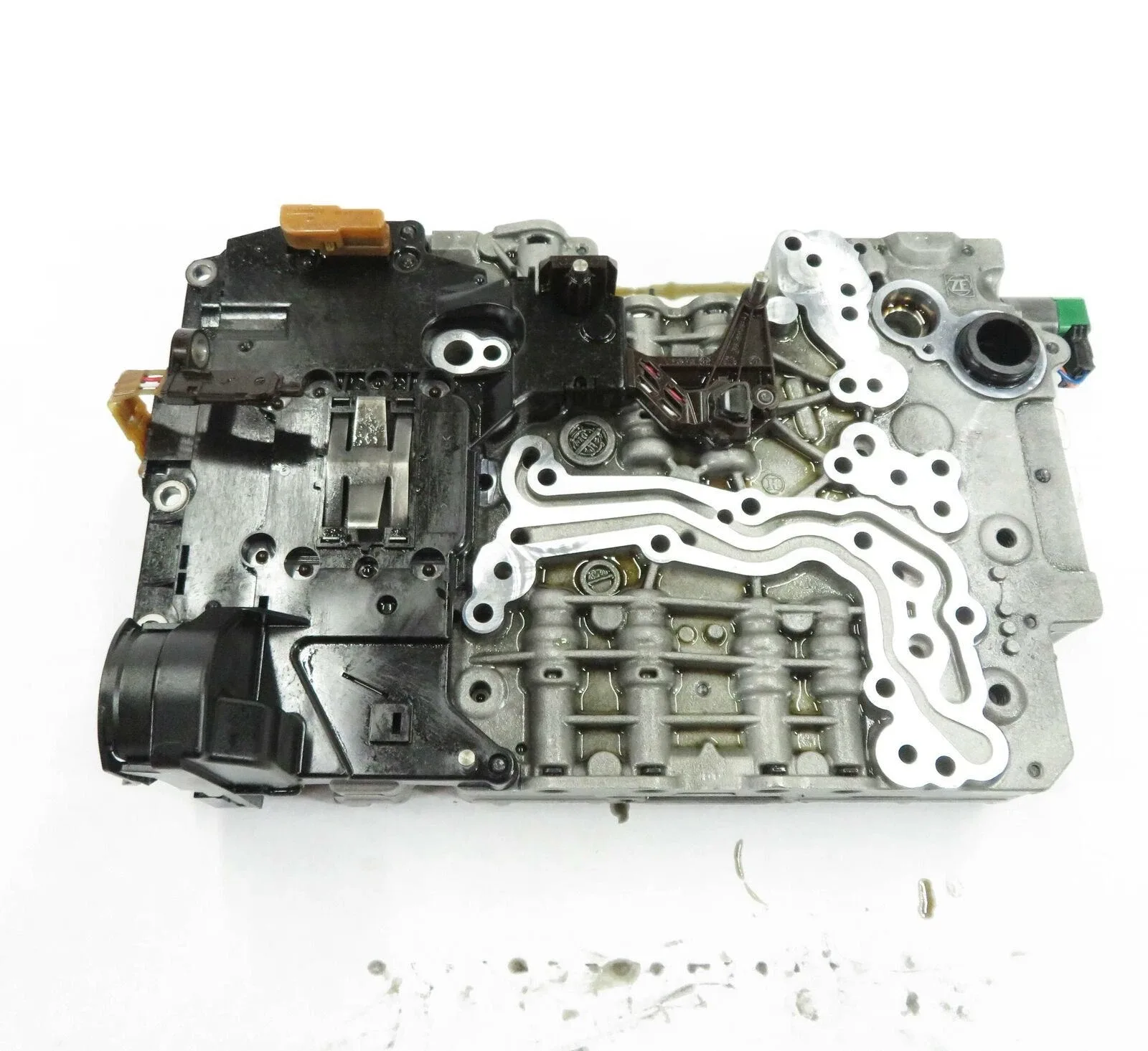 2010-2012 BMW 550i 550iGT (F07 F10) 4.4L N63 8HP-70 A/T TRANSMISSION VALVE BODY image 4