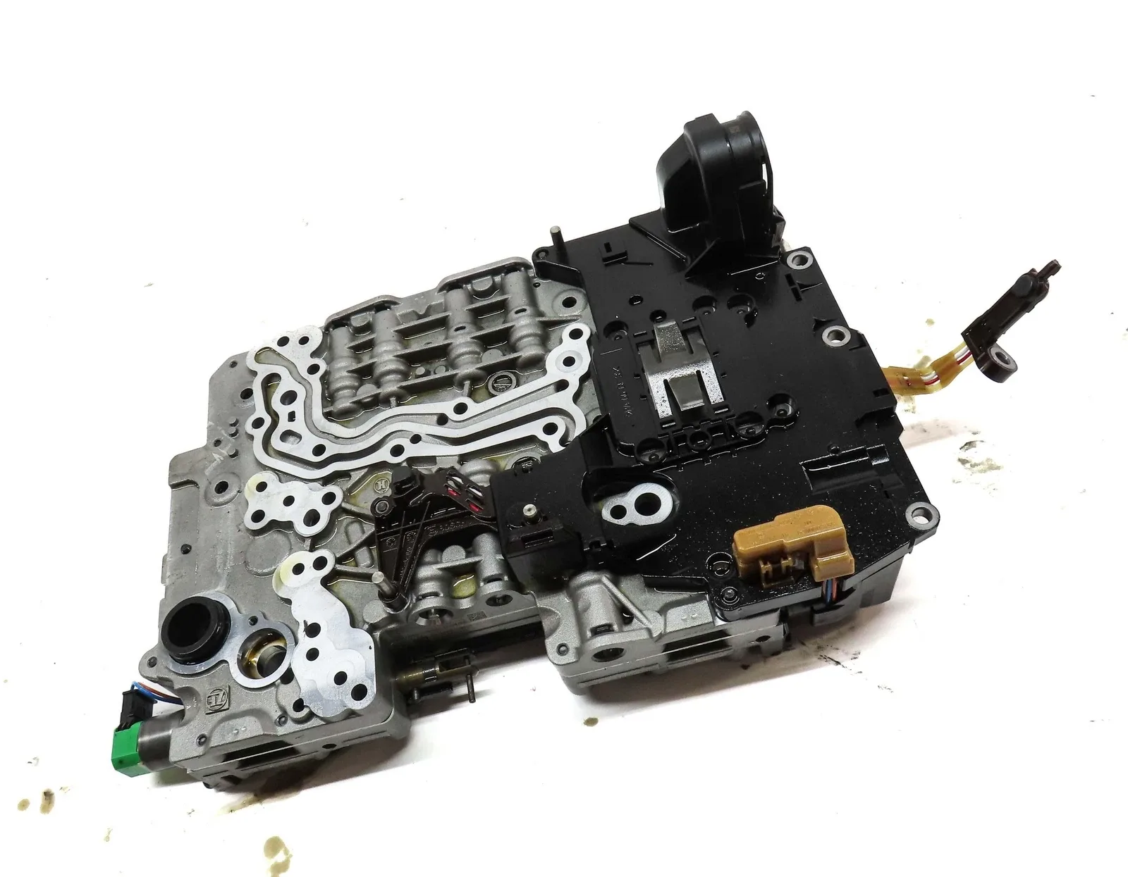 BMW 2012 528i / 2013 328i X3 - 2.0L AWD 8HP-45 A/T TRANSMISSION VALVE BODY image 3