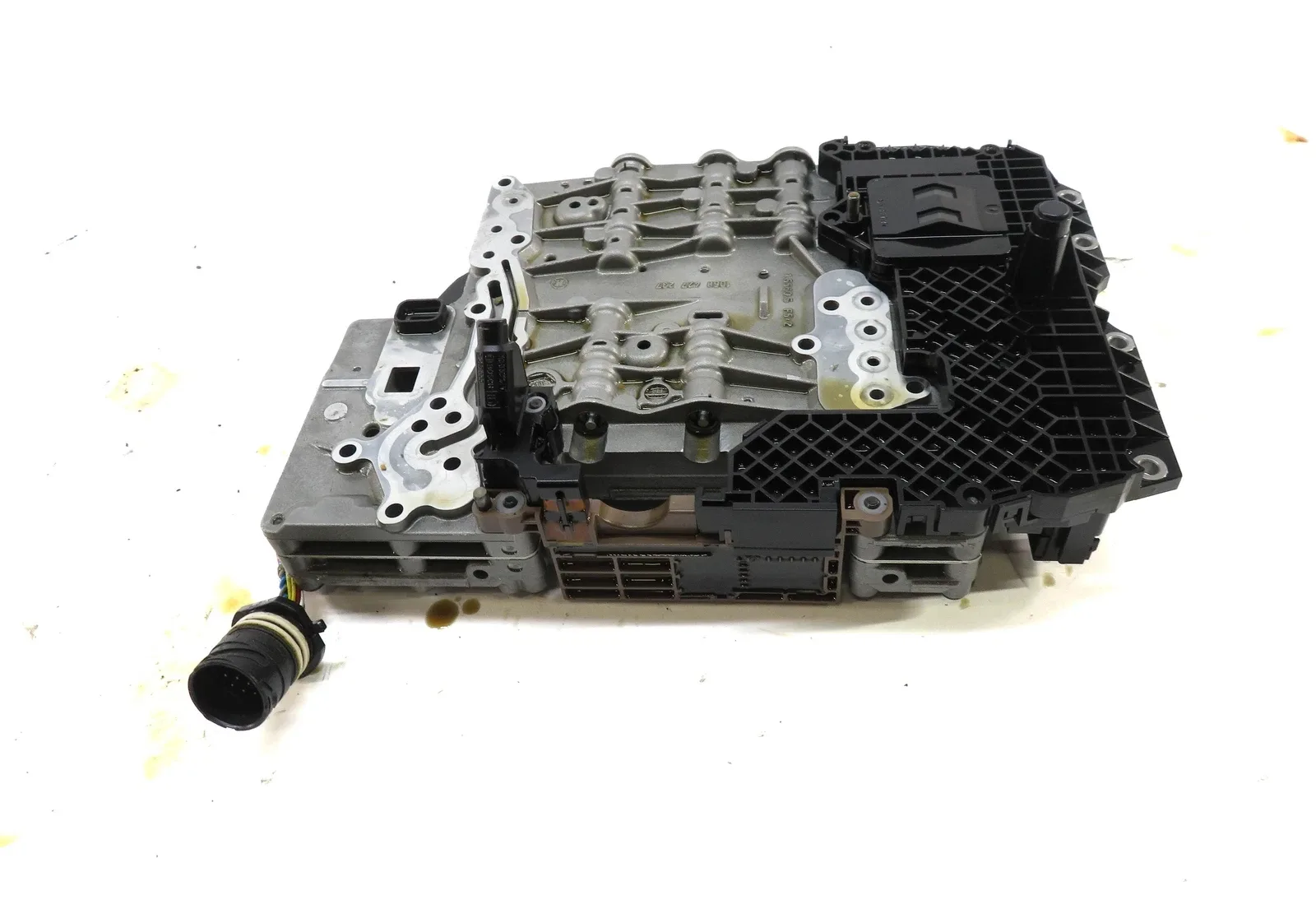 10-11 AUDI A5 S5 (B8 8T) 2.0L / 4.2L - AWD QUATTRO 6spd TRANSMISSION VALVE BODY image 2