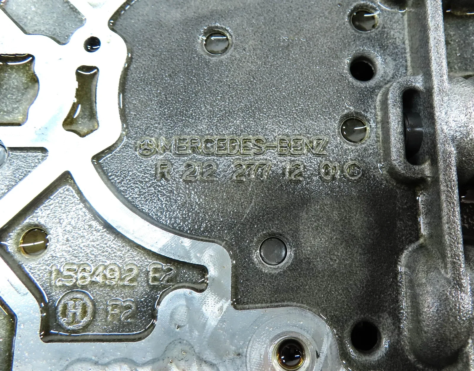 12-15 MERCEDES C250 C350 SLK250 SLK350 (R172 W204) TRANSMISSION VALVE BODY BLOCK image 4