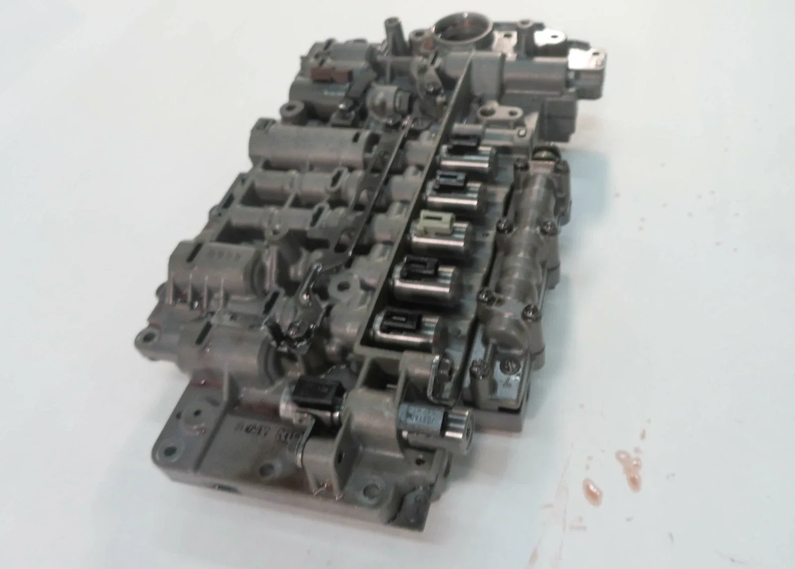 2009-2010 AUDI Q7 (4L) 3.0L TDI DIESEL ENGINE AUTOMATIC TRANSMISSION VALVE BODY image 4