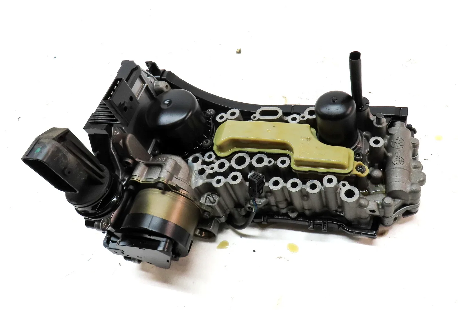 18-20 AUDI Q5 (FY 80A) 7 SPEED AUTOMATIC TRANSMISSION (SJP) VALVE BODY ASSEMBLY image 2