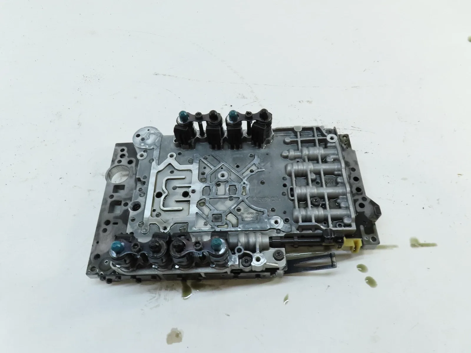 2014-2016 Mercedes E‑Class (W207/W212) RWD 722.9 Transmission Valve Body & Conductor Plate - 2202702306 image 2