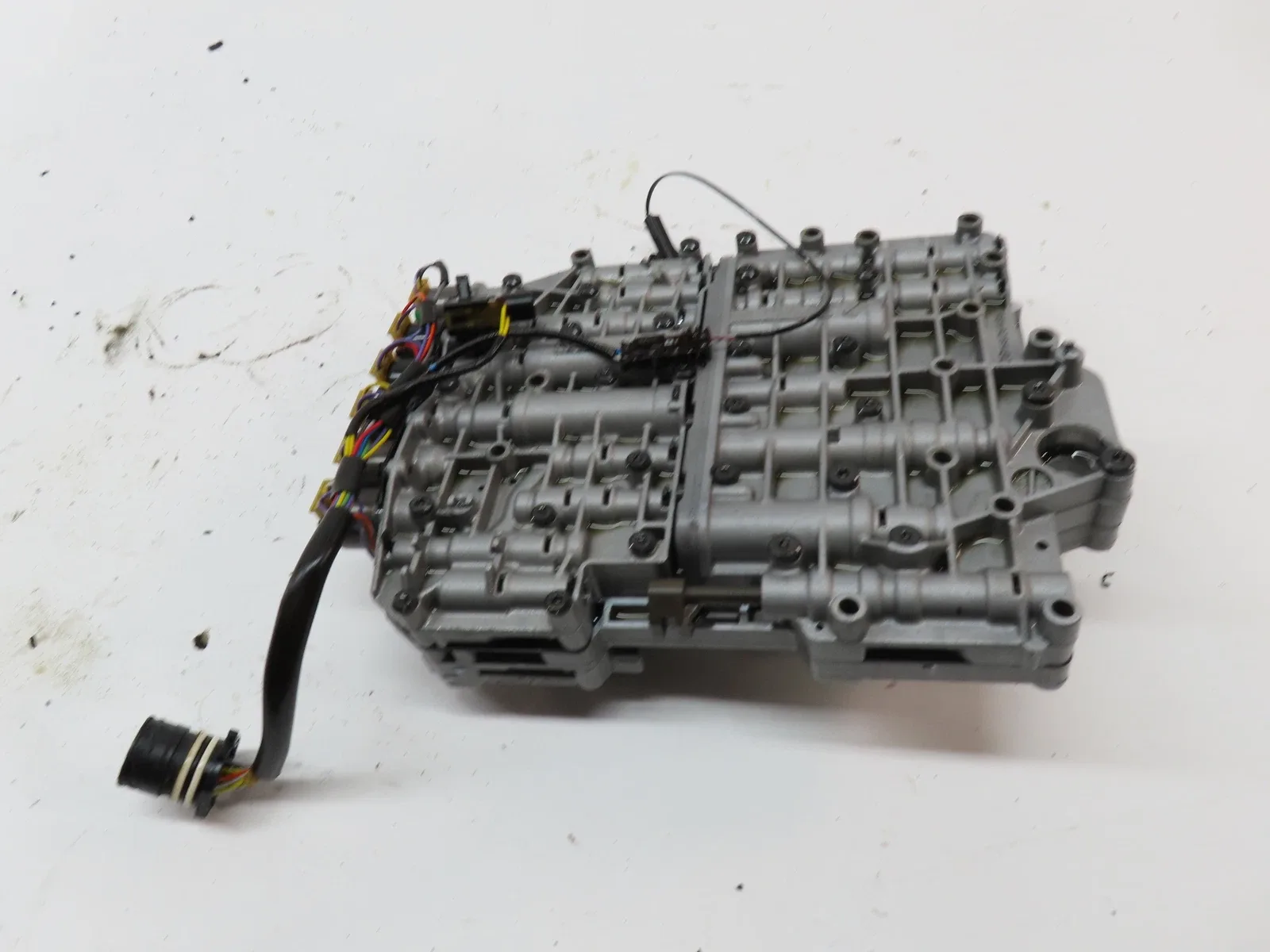 2003-2006 BMW 325i (E46) A5S360R/A5S390R Automatic Transmission Valve Body - 24347518769 image 4