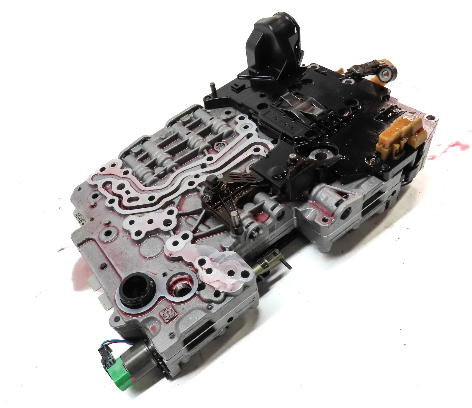 14-18 BMW 320i (F30) AWD 2.0T 8HP-45 A/T AUTO AUTOMATIC TRANSMISSION VALVE BODY image 3